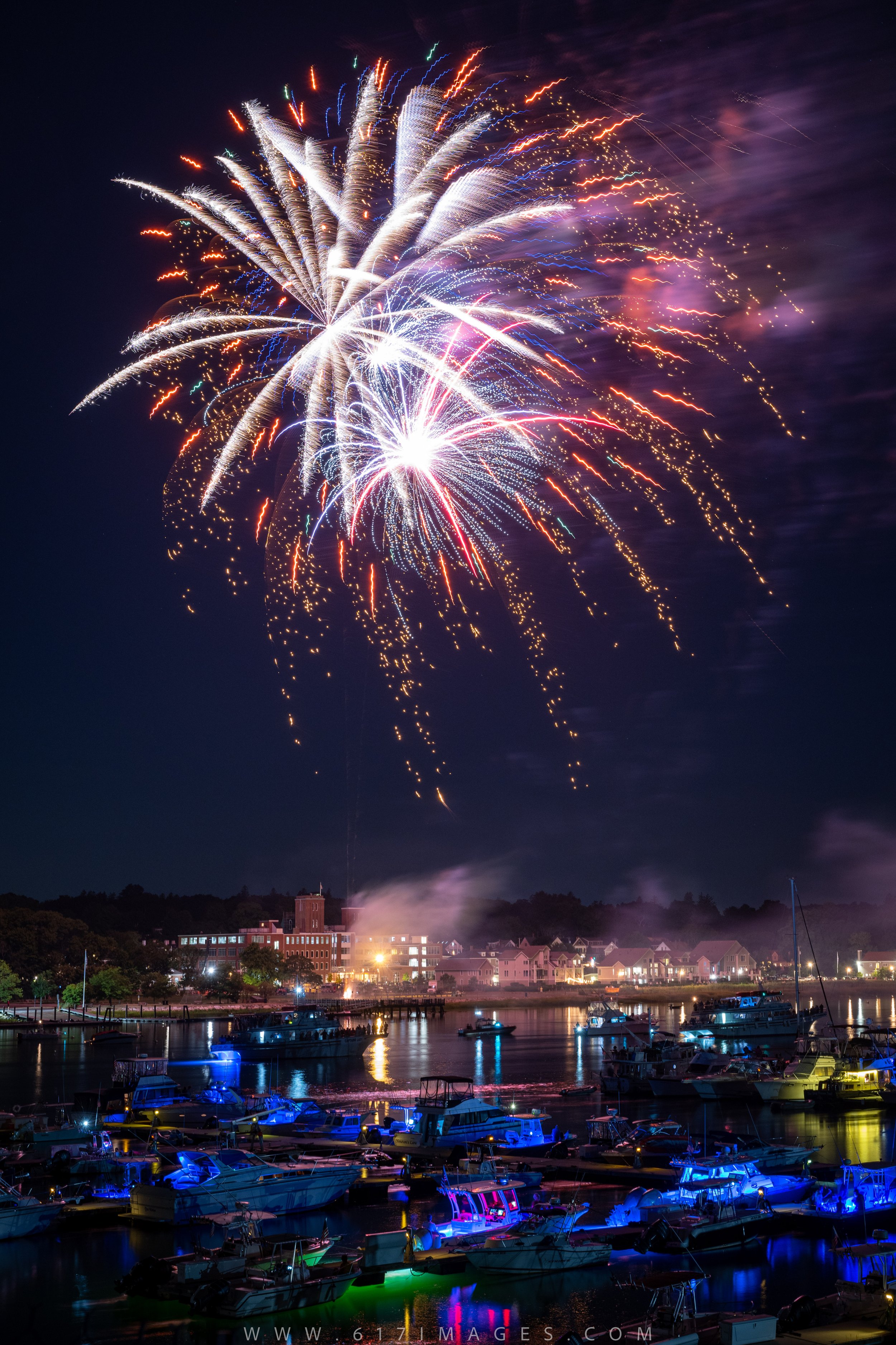 Newburyport Yankee Fireworks ignite the sky! — 617 IMAGES BOSTON