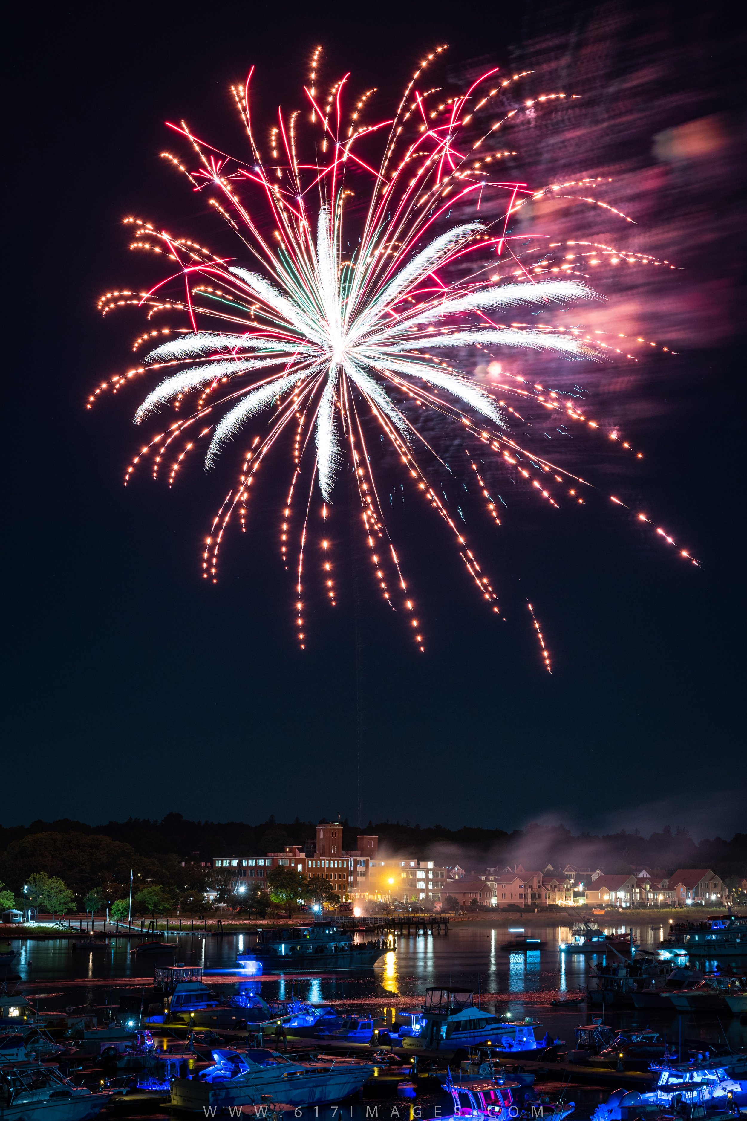 Newburyport Yankee Fireworks ignite the sky! — 617 IMAGES BOSTON