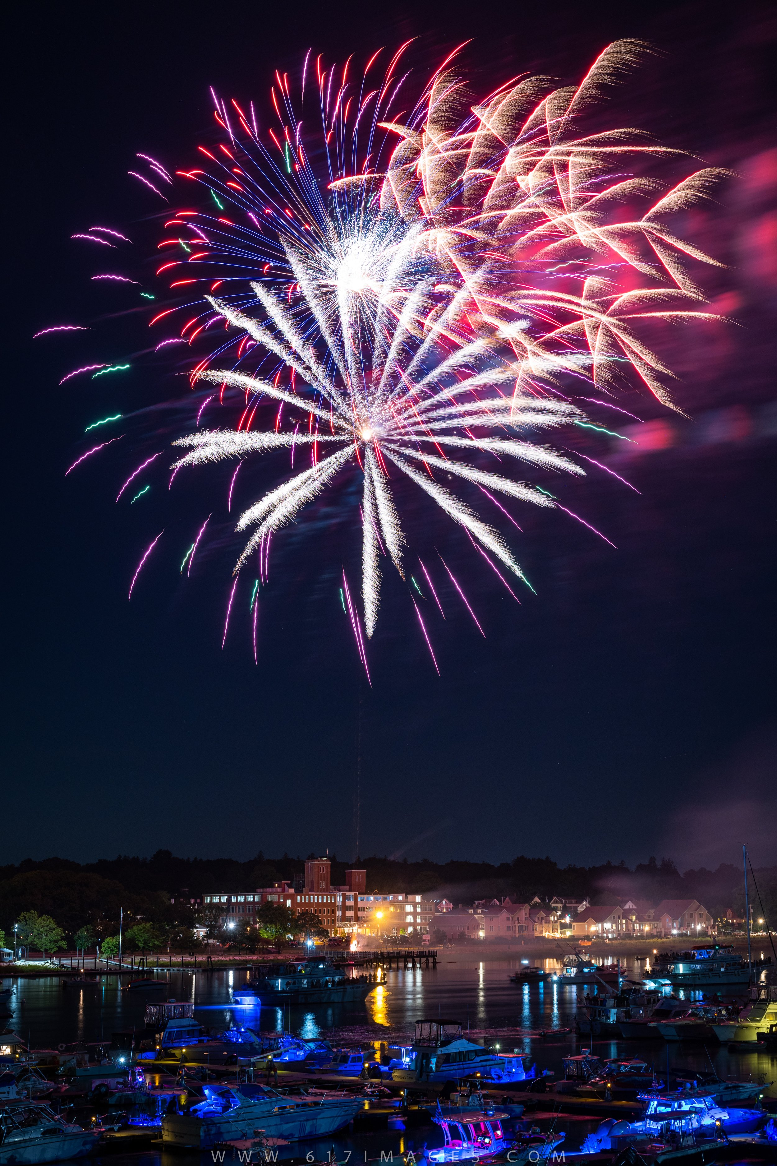 Newburyport Yankee Fireworks ignite the sky! — 617 IMAGES BOSTON