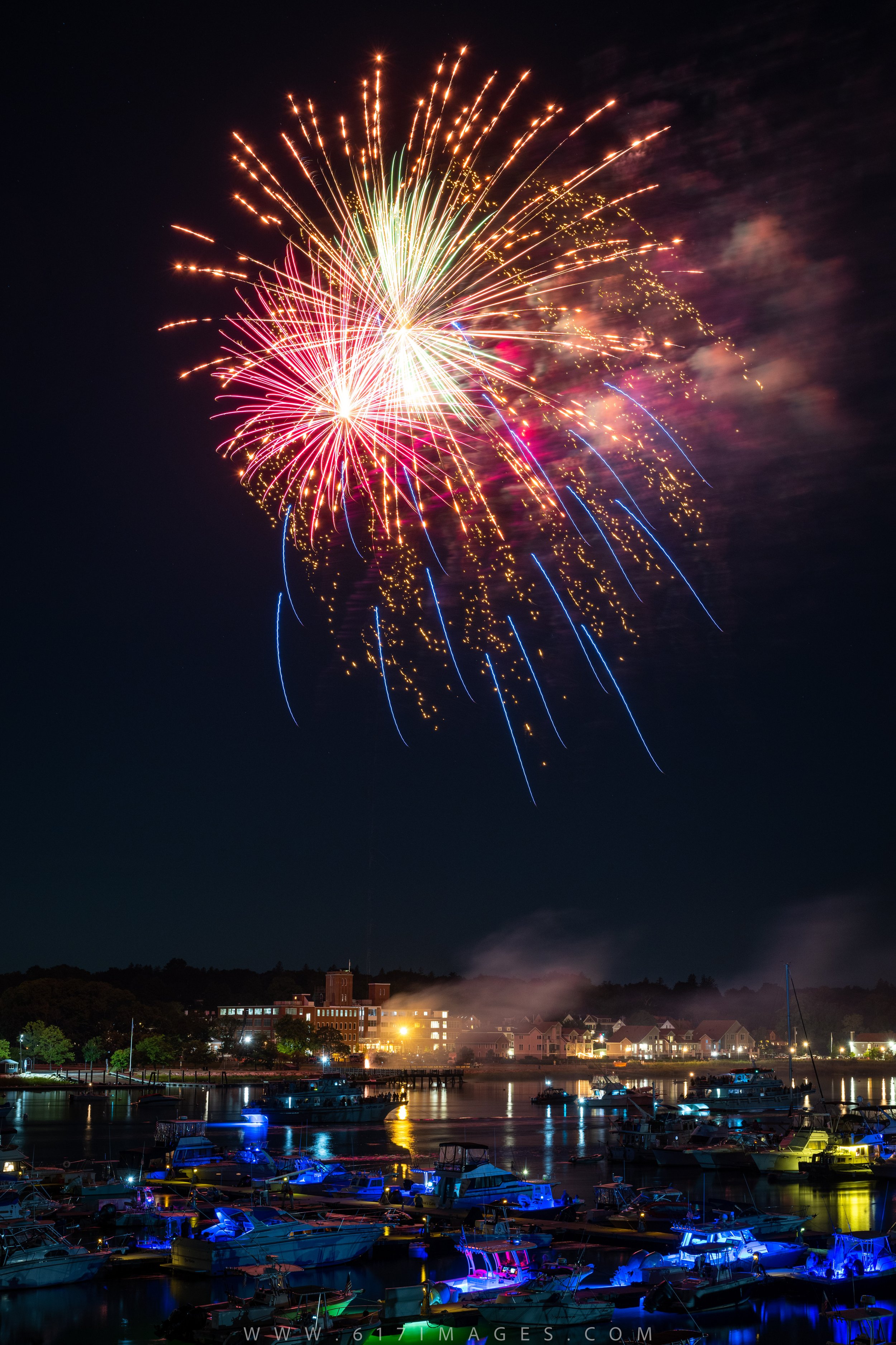 Newburyport Yankee Fireworks ignite the sky! — 617 IMAGES BOSTON