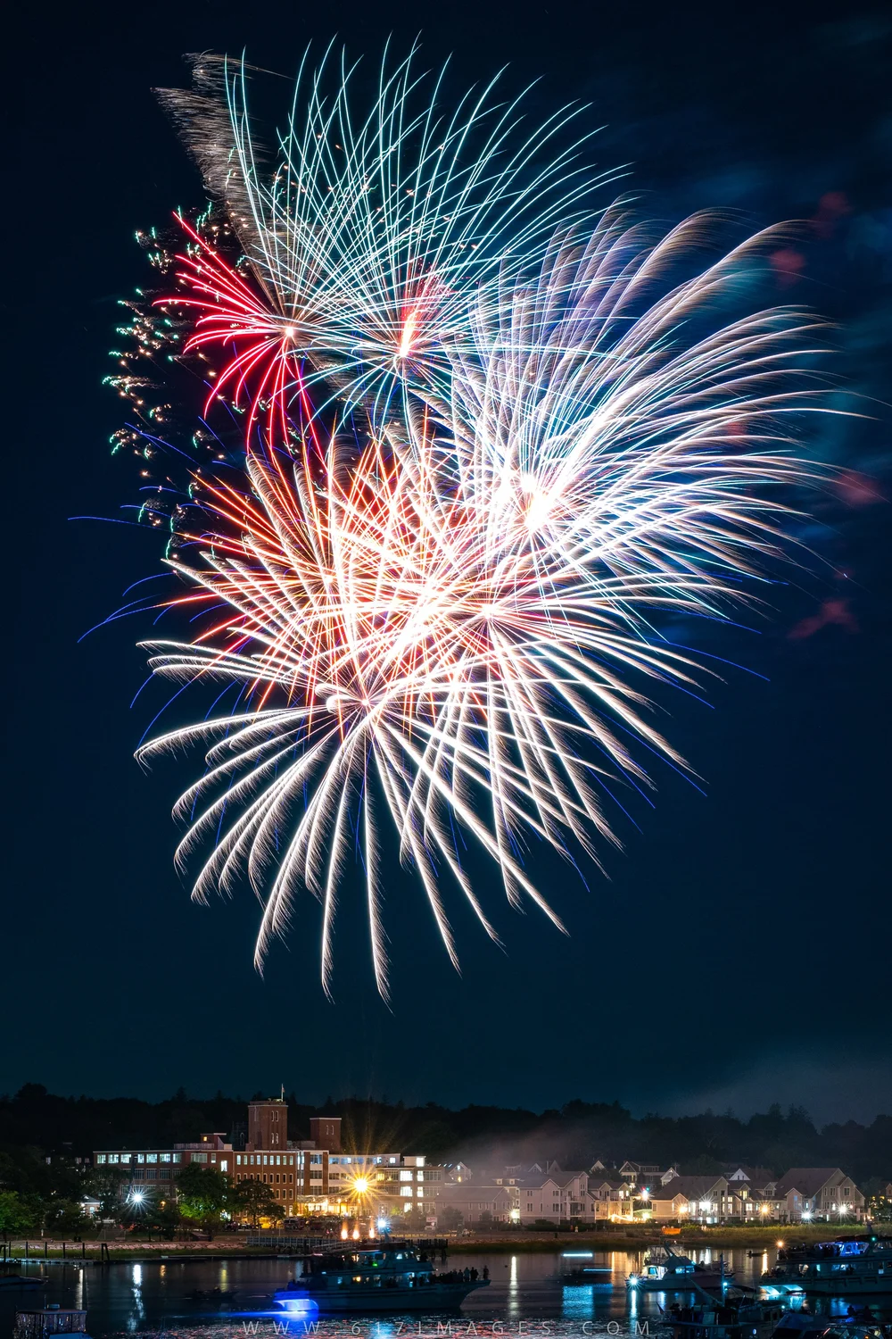 Newburyport Yankee Fireworks ignite the sky! — 617 IMAGES BOSTON