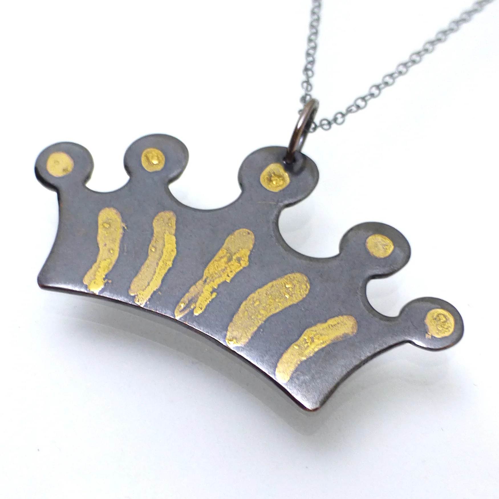 Crown necklace with 22kt gold dots