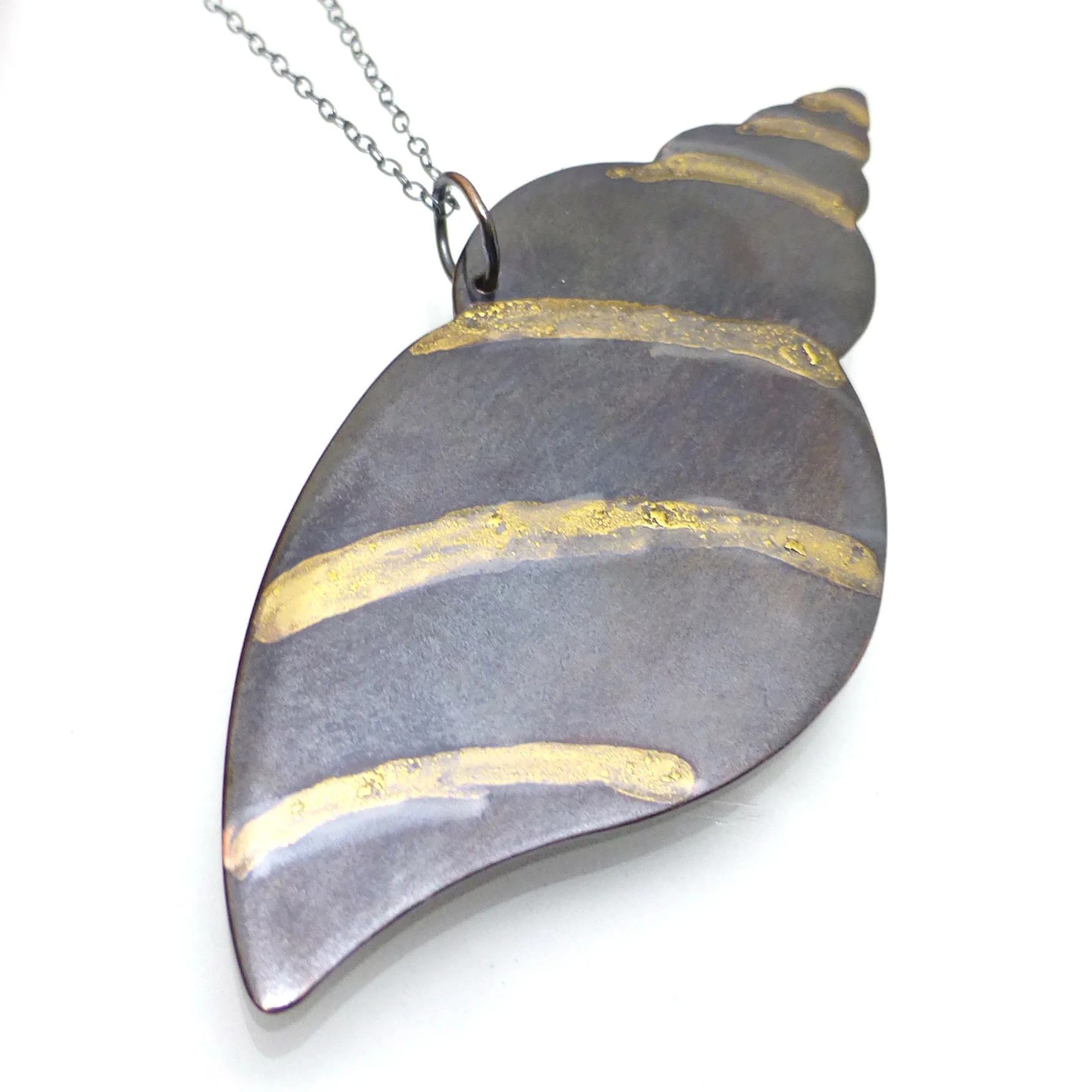 Large Shell necklace with 22kt gold dots