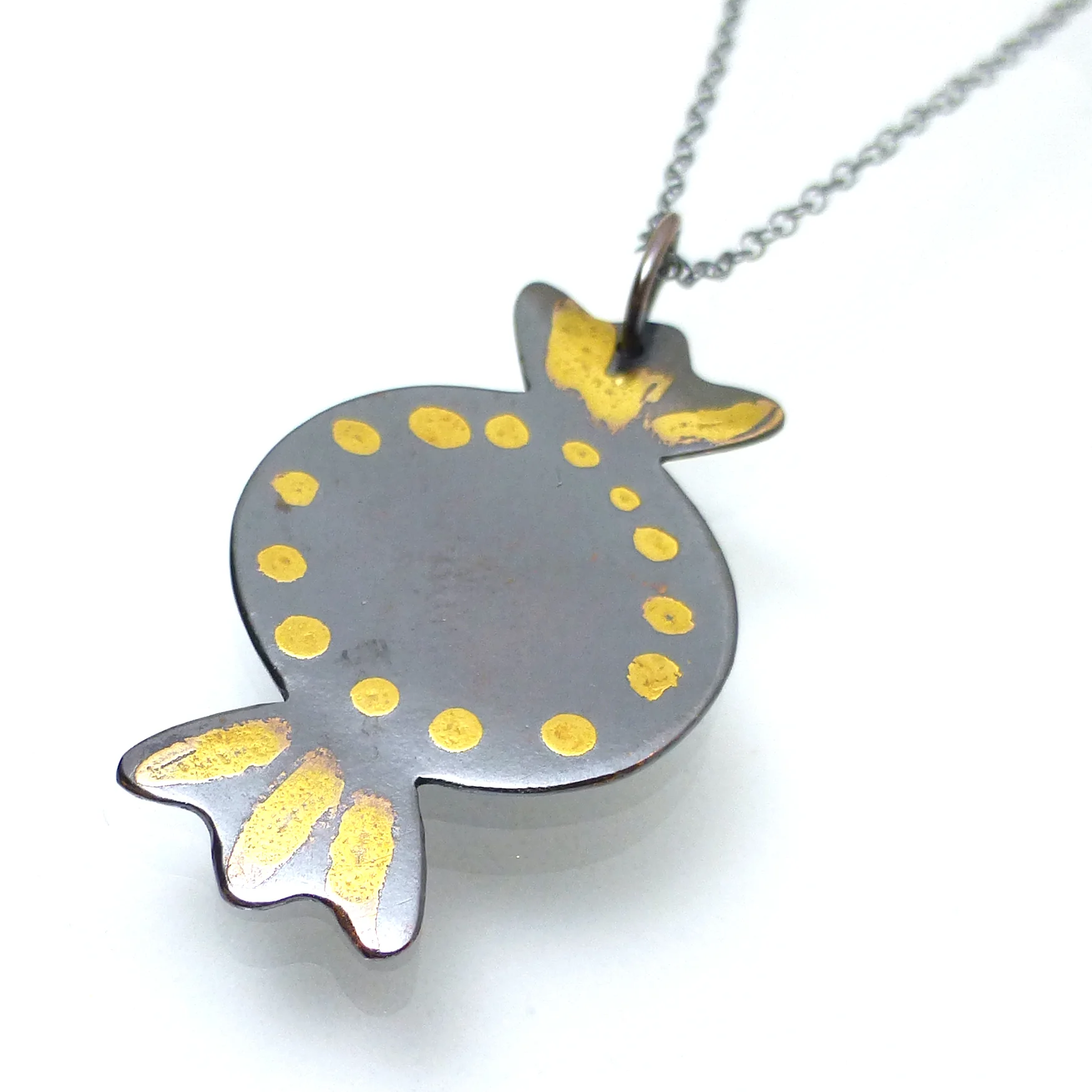 Candy necklace with 22kt gold dots