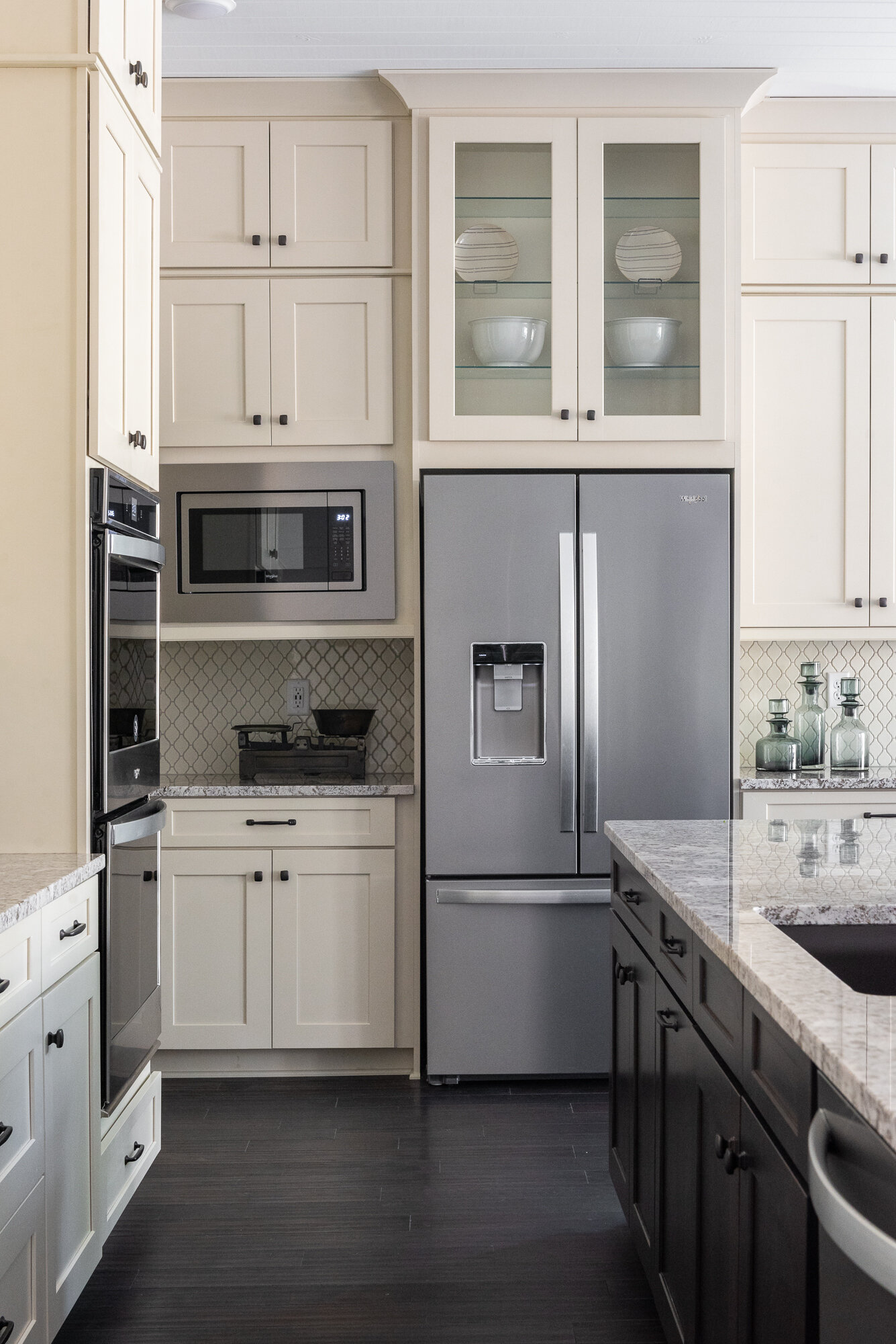 Micamy Design Studio_Mattamy Homes_Watersong_Age Exclusive Community_Interior Design_Modern Kitchen_Transitional Kitchen_Kitchen Design.jpg