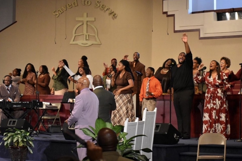 Can you spot Ms. Kelli in this photo? Here's a hint: she is singing her heart out on the right.