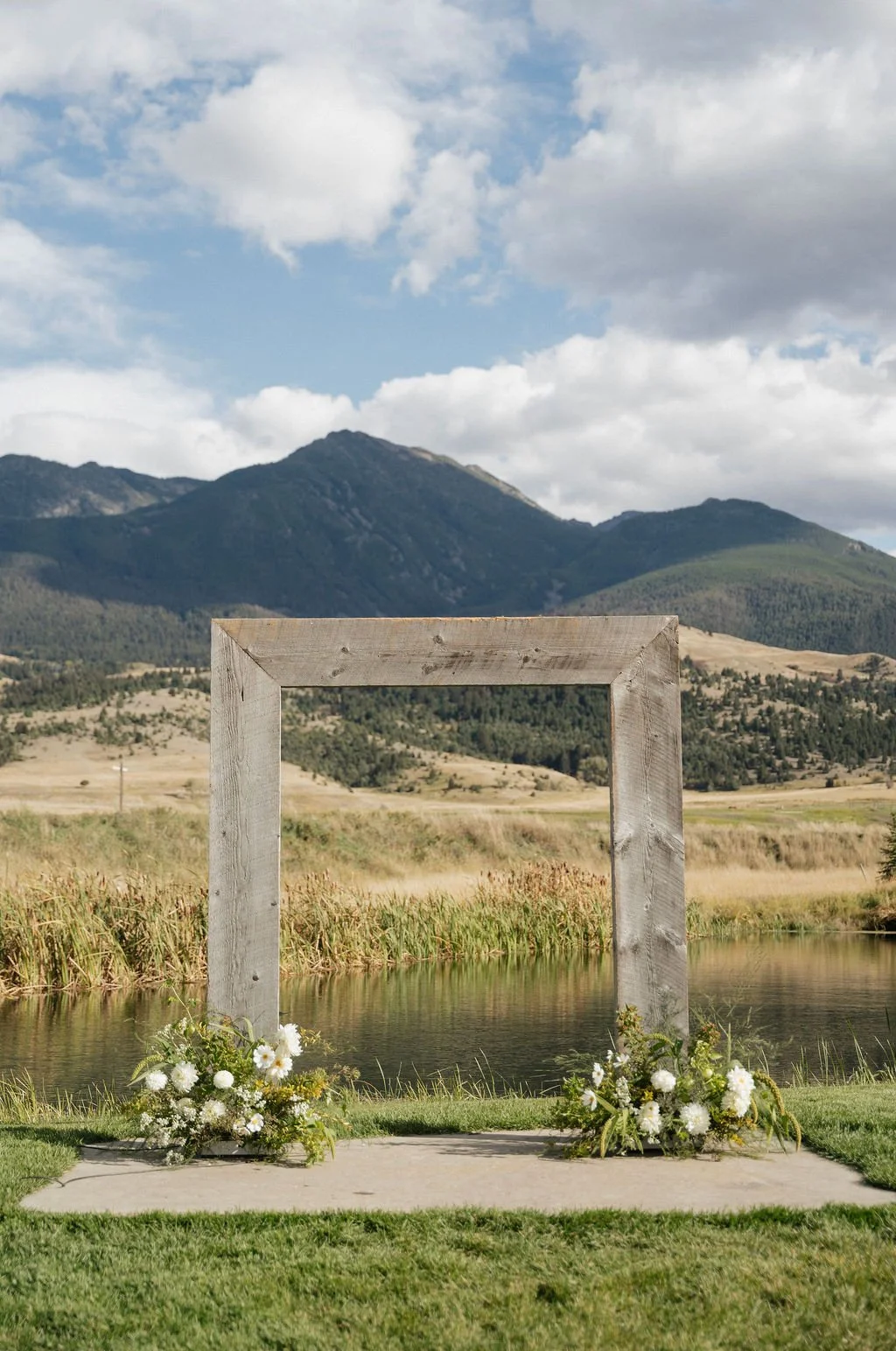 the arch at copper rose ranch with a simple floral arrangement at the base of each side of the arch