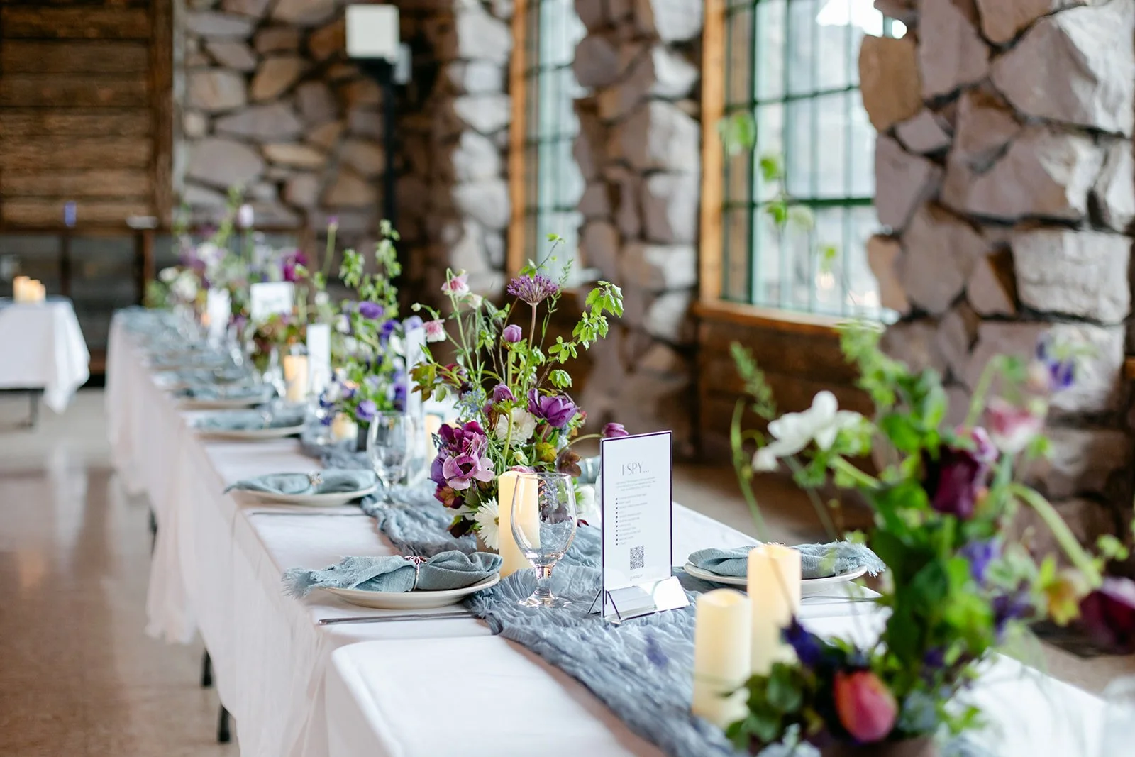 wedding-centerpieces-on-runner