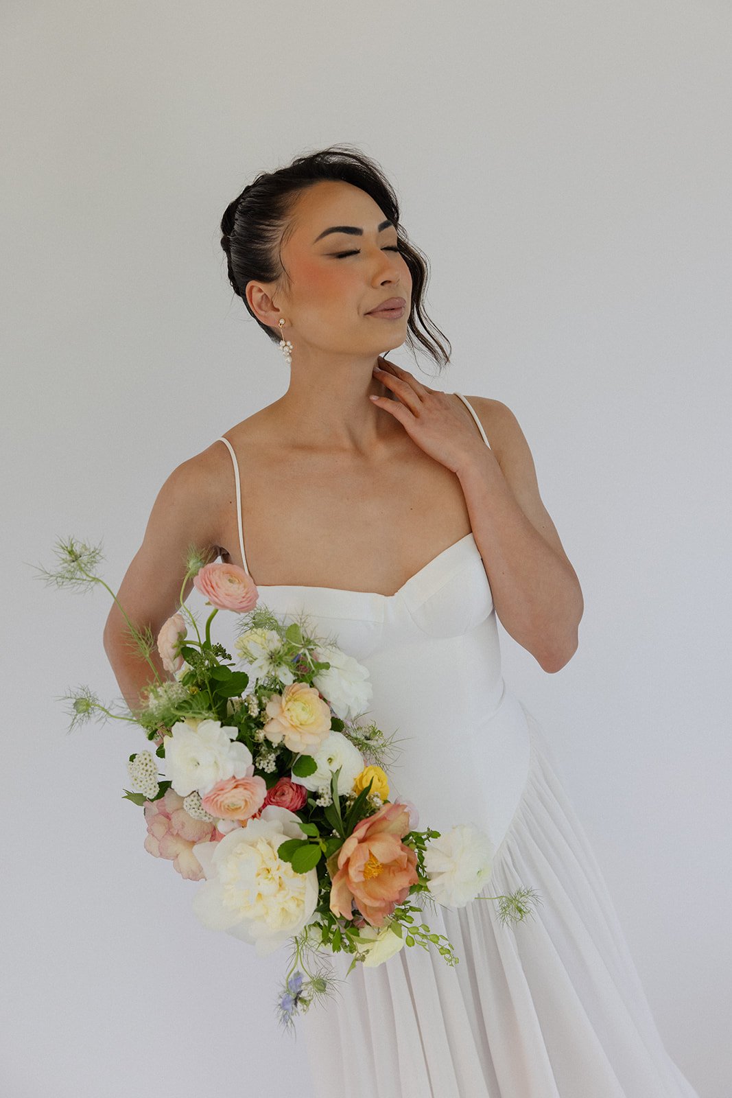 peony-ranunculus-peach-and-cream-bouquet