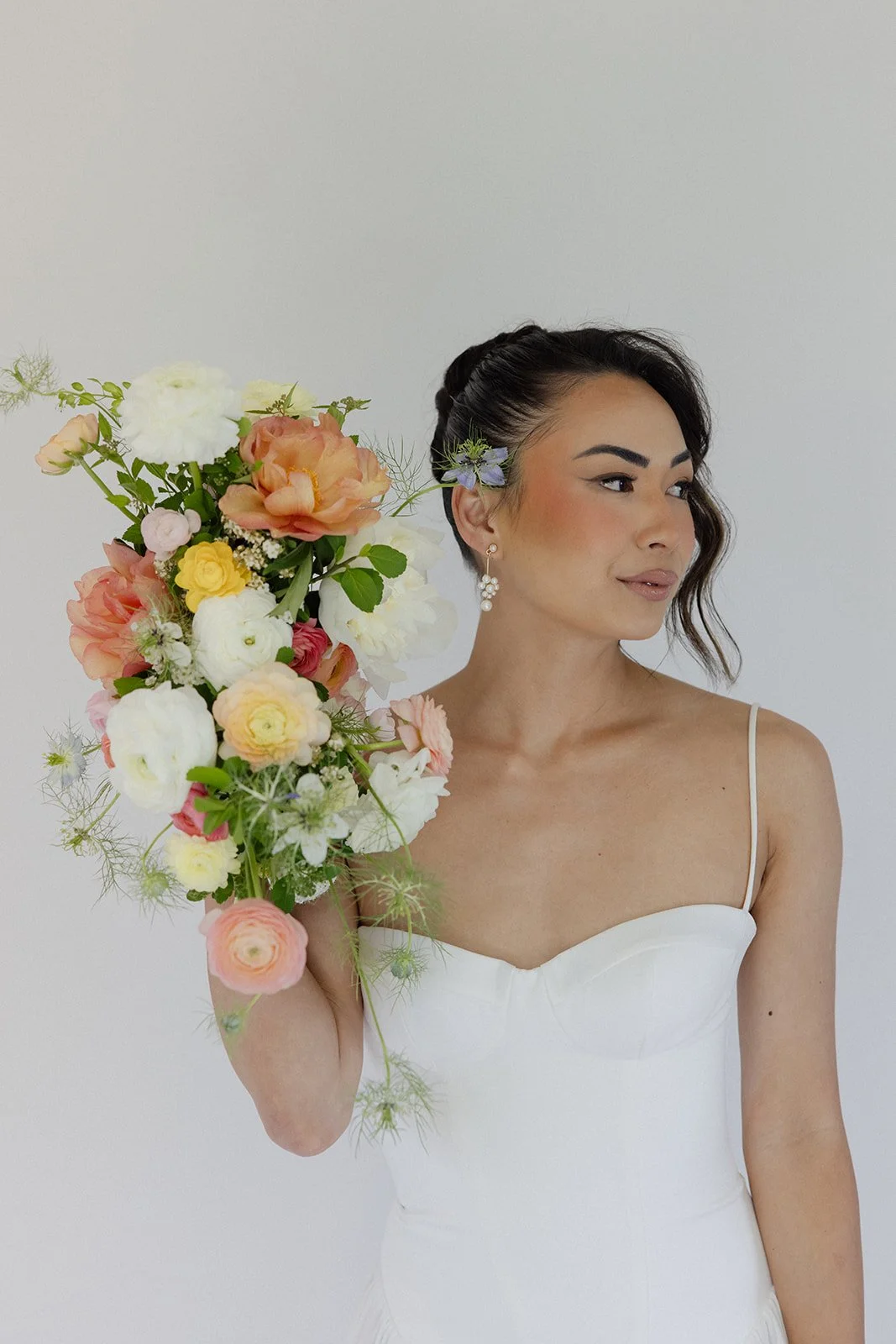 peach-flowers-ito-peony-with-ranunculus