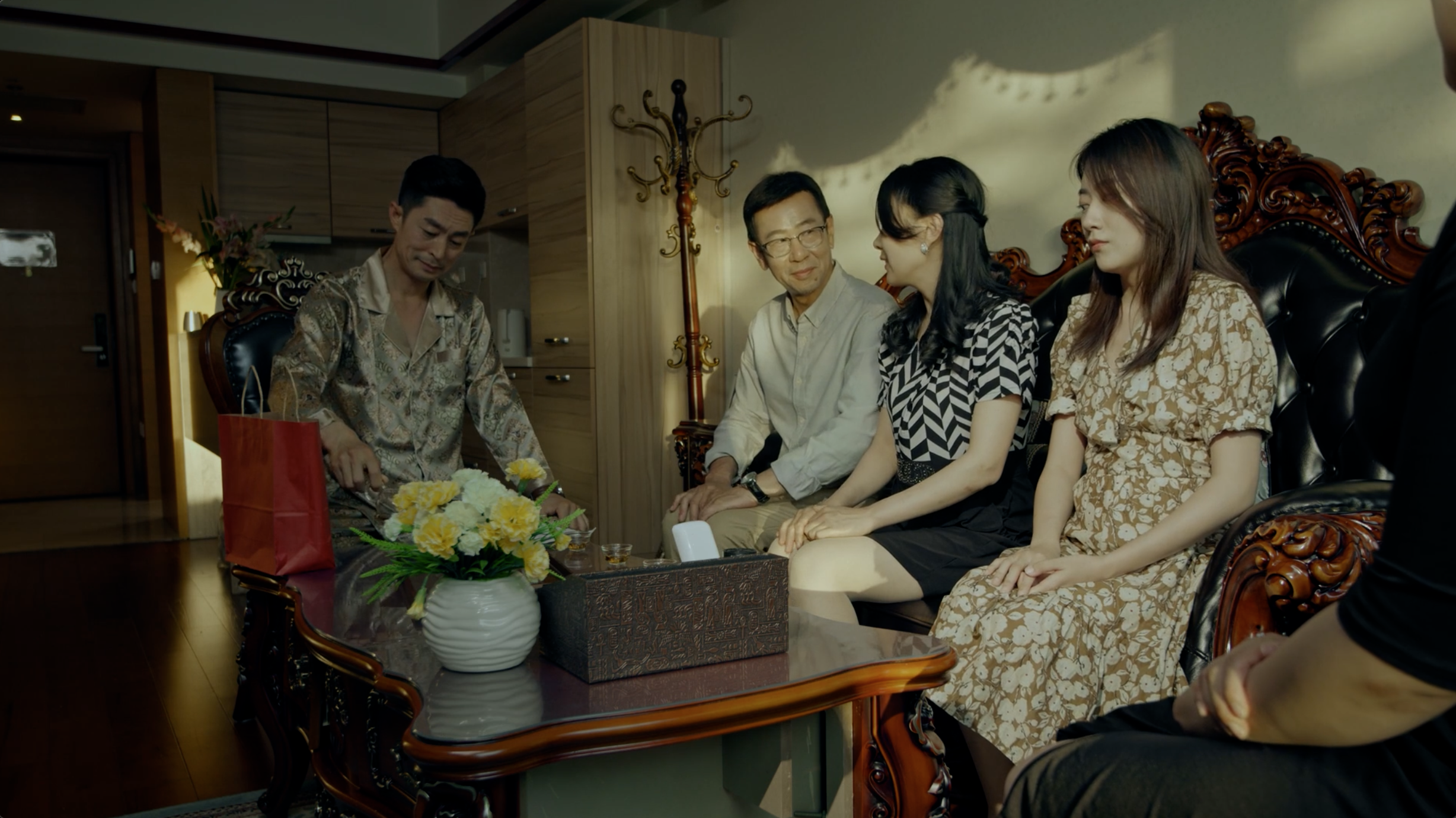 Kowtow (2021) - 《磕头》