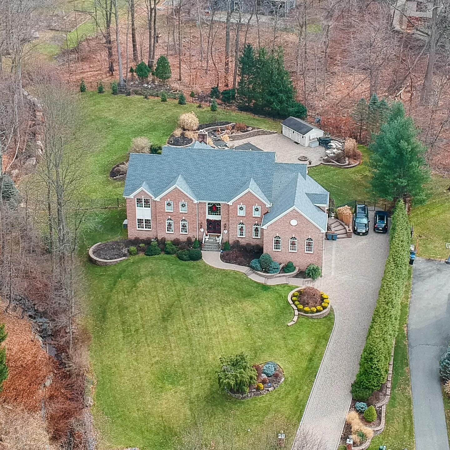 Check out this residential roof project in Deville!
.
.
.
#roofingcontractors #roofingcommunity #roofingservices #roofingspecialists #residentialroofing #homerestoration #njcontractor #roofing #roofpro #guttercleaning #njremodeling #njrealestate #roo