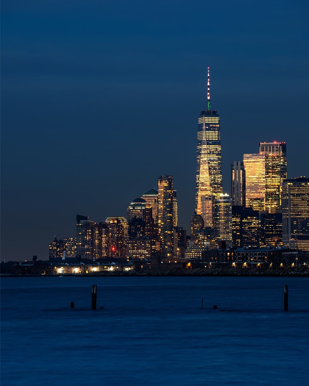 like night and day
.
.
.
#newyork #newyorkcity #ny #nyc #brooklyn #skyline #cityscape #cityscapes #citylights #waterfront #nightphotography #longexposure