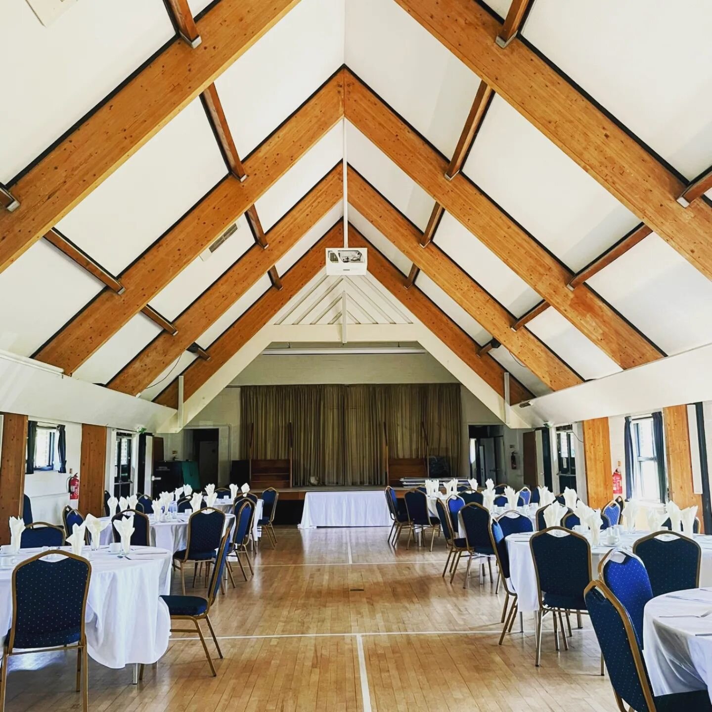 Lovely set up we did for our bi-monthly lunch event at a local village hall along with catering 🥗🫕🍰
.
#cateringhirewestsussex #yapton #foodprep #staffhire #staffwestsussex #hallsetup #lunchmeet #eventplanning #eventwestsussex #sussexcatering #busi