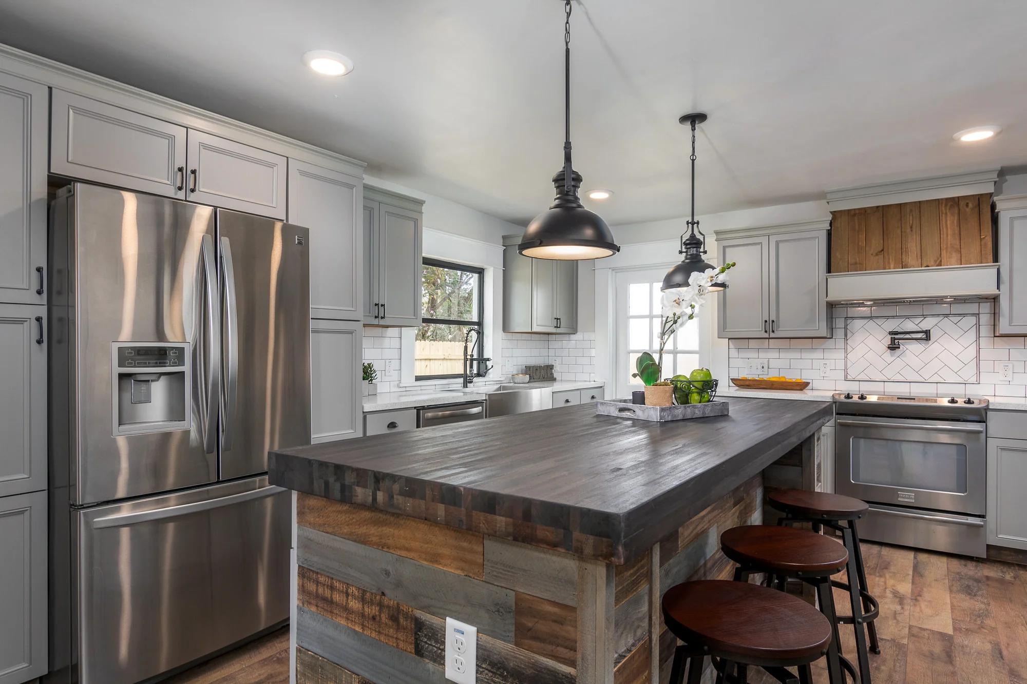 Web - 934 E Giddens Ave - Tack Sharp Media -11.jpg