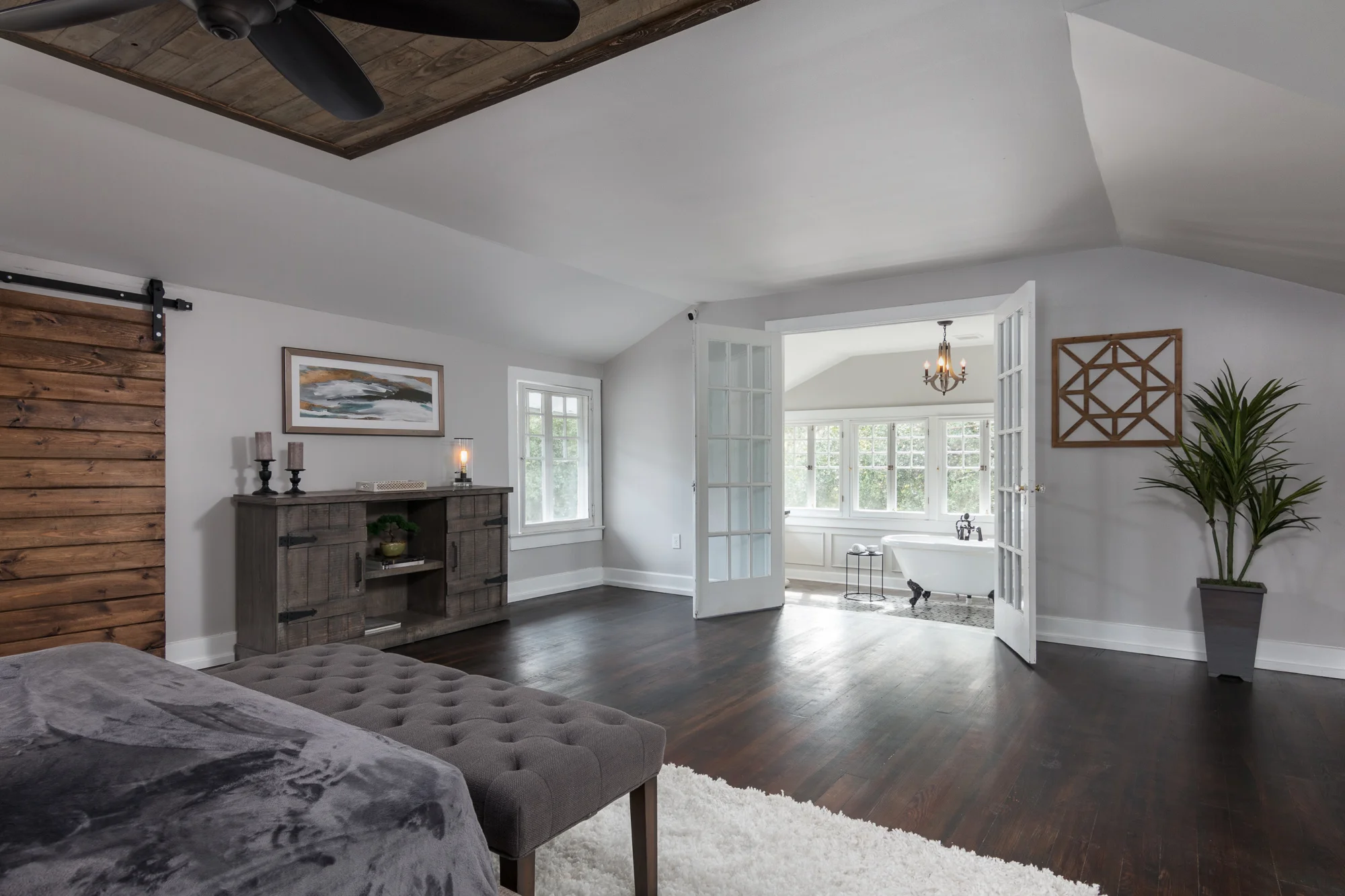 Web - 5608 N Seminole Ave - Tack Sharp Media-7.jpg