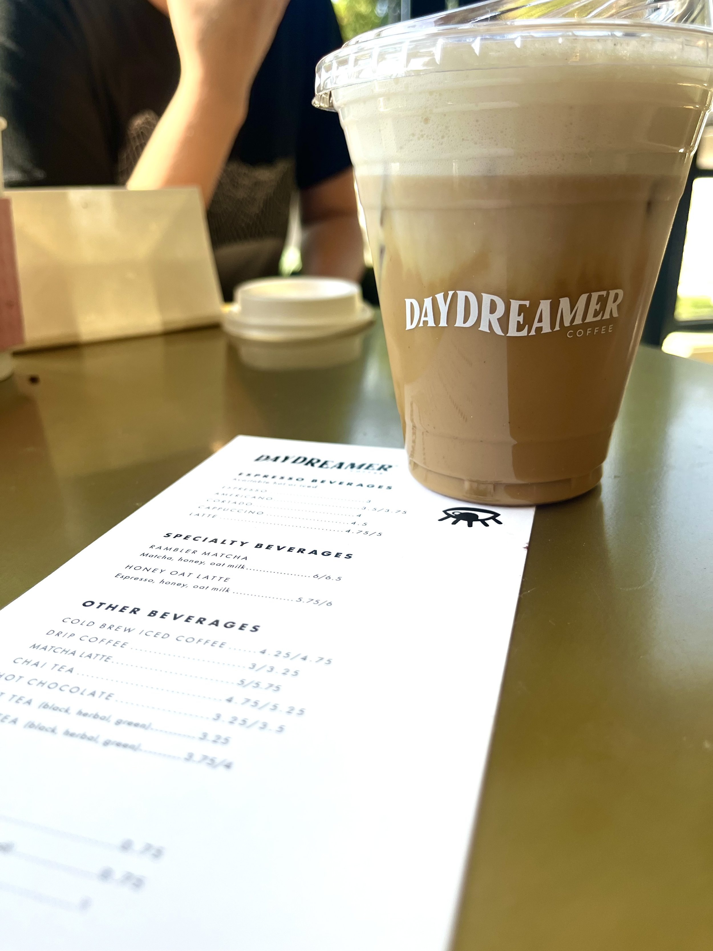 “Daydreaming” - a Review of the Newest Athens Cafe