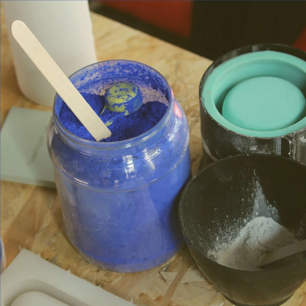 pigments de couleur et ciment.jpg