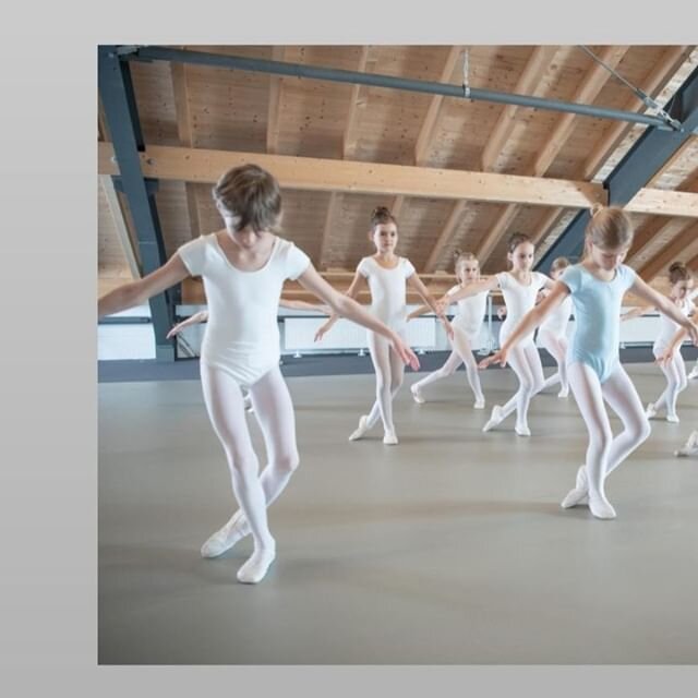 ***Tanzen ist Leben***
.
Am Ende jeder Ballettstunde bedanken sich Sch&uuml;lerInnen und die TanzlehrerIn f&uuml;r die Stunde und das gemeinsame Erleben von Tanz und Musik, mit einem Knicks.
______________________________
#lovemyjob #teacherslife #de