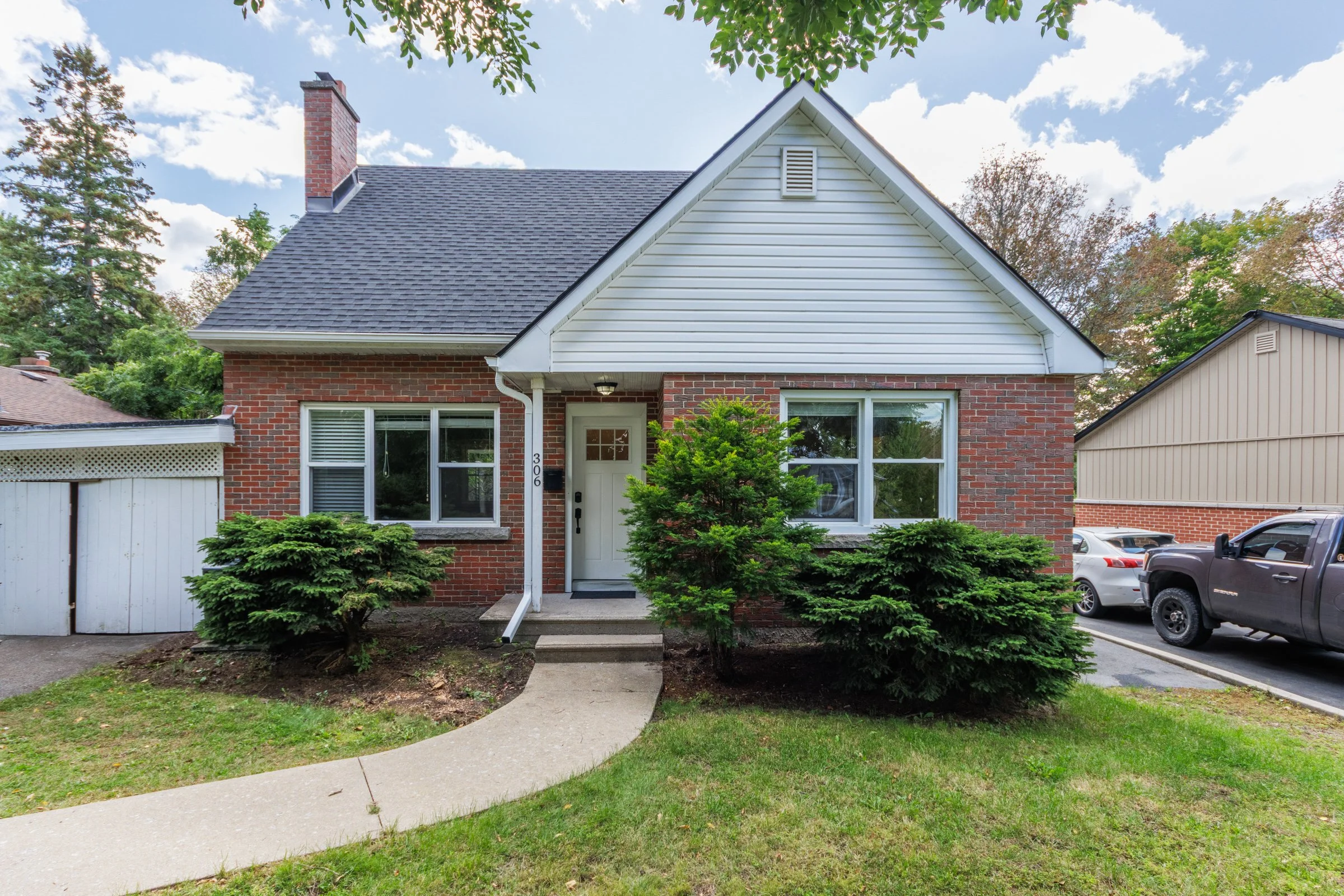 002-306GlengarryRoad_FinalImages_iGUIDE-2.jpg