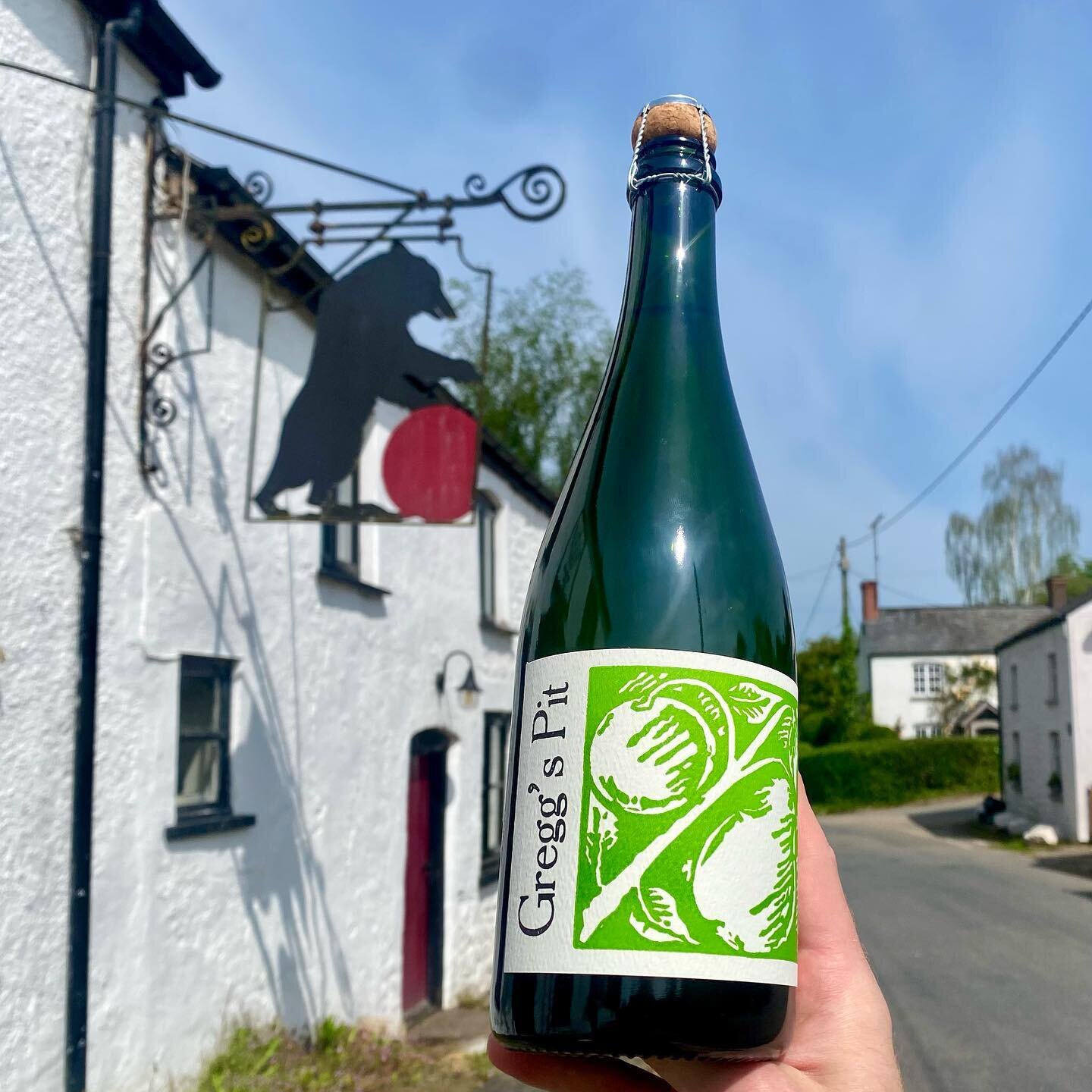 ☀️It&rsquo;s Friday and the sun is out, well, it&rsquo;s not raining anyway ☀️ So we&rsquo;re popping bottles! Along side the usual stellar selection of fizz, ros&eacute;, red and white wine we&rsquo;ll be pouring this delightful Perry by the glass f