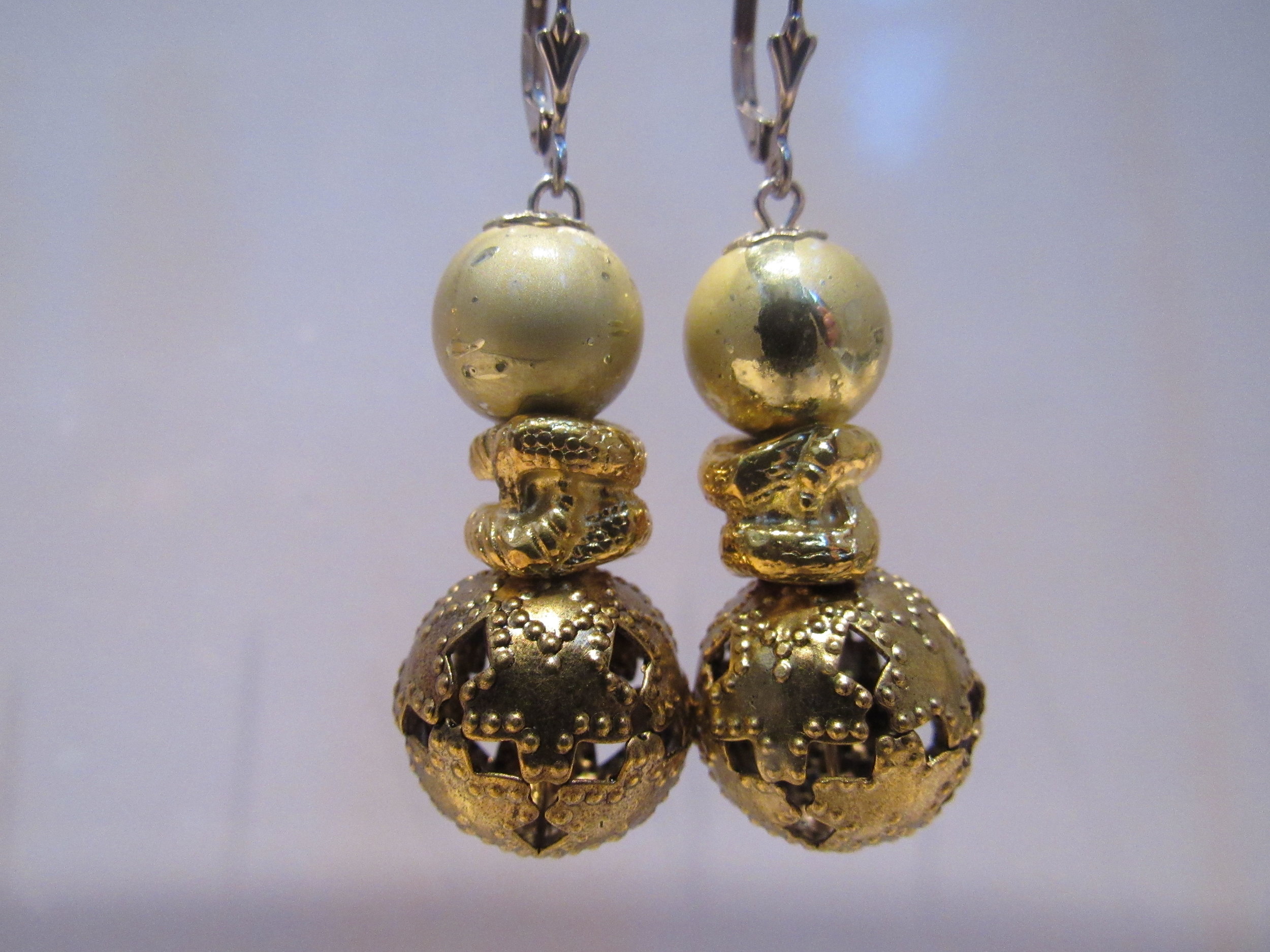 Gold Knotted Spheres