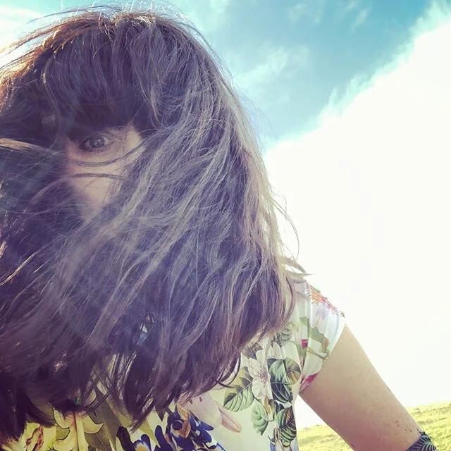 @ciive new track and video scheduled for the end of February. I&rsquo;m excited to have new material coming and share very soon .

#romanticguitar #qusp #newmusic #bangstyle #ciive #windyhair #songstress #bighair #acousticpop