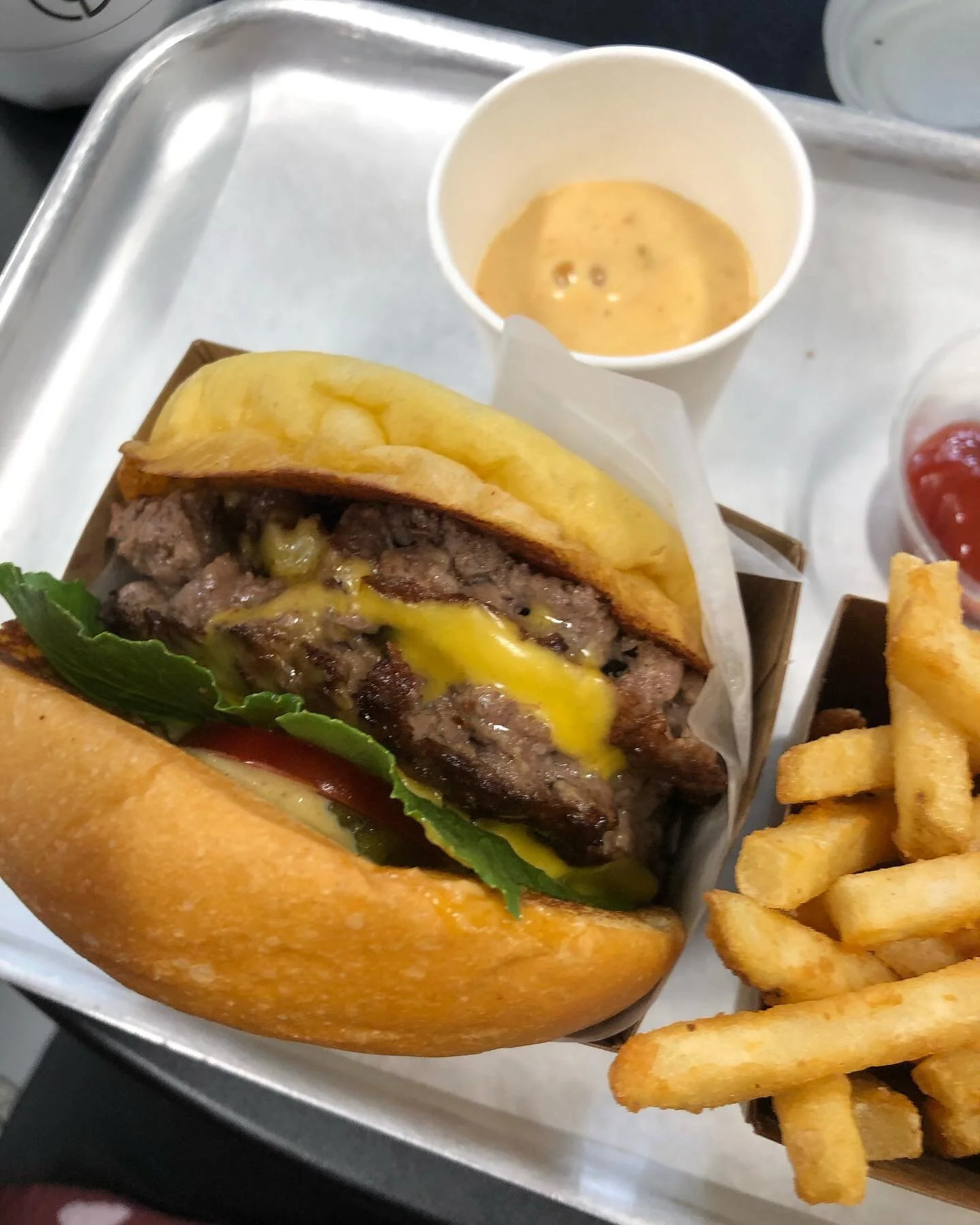 After a full day in the operating theatre (including nearly 6 hours of non-stop pelvic floor galore) this was just what my tired bones needed. @shakeoutnz double cheese burger with cheesy fries. The contrast of pickles and secret sauce makes this a burger for the ages. Also dig the cashless ordering system and all compostable packaging. 

@goodsideakl 
#eatitauckland #shakeout #shakeoutnz #smashburger #burgers #doublecheeseburger #goodsideakl #aburgeraday #fries #friesnotguys