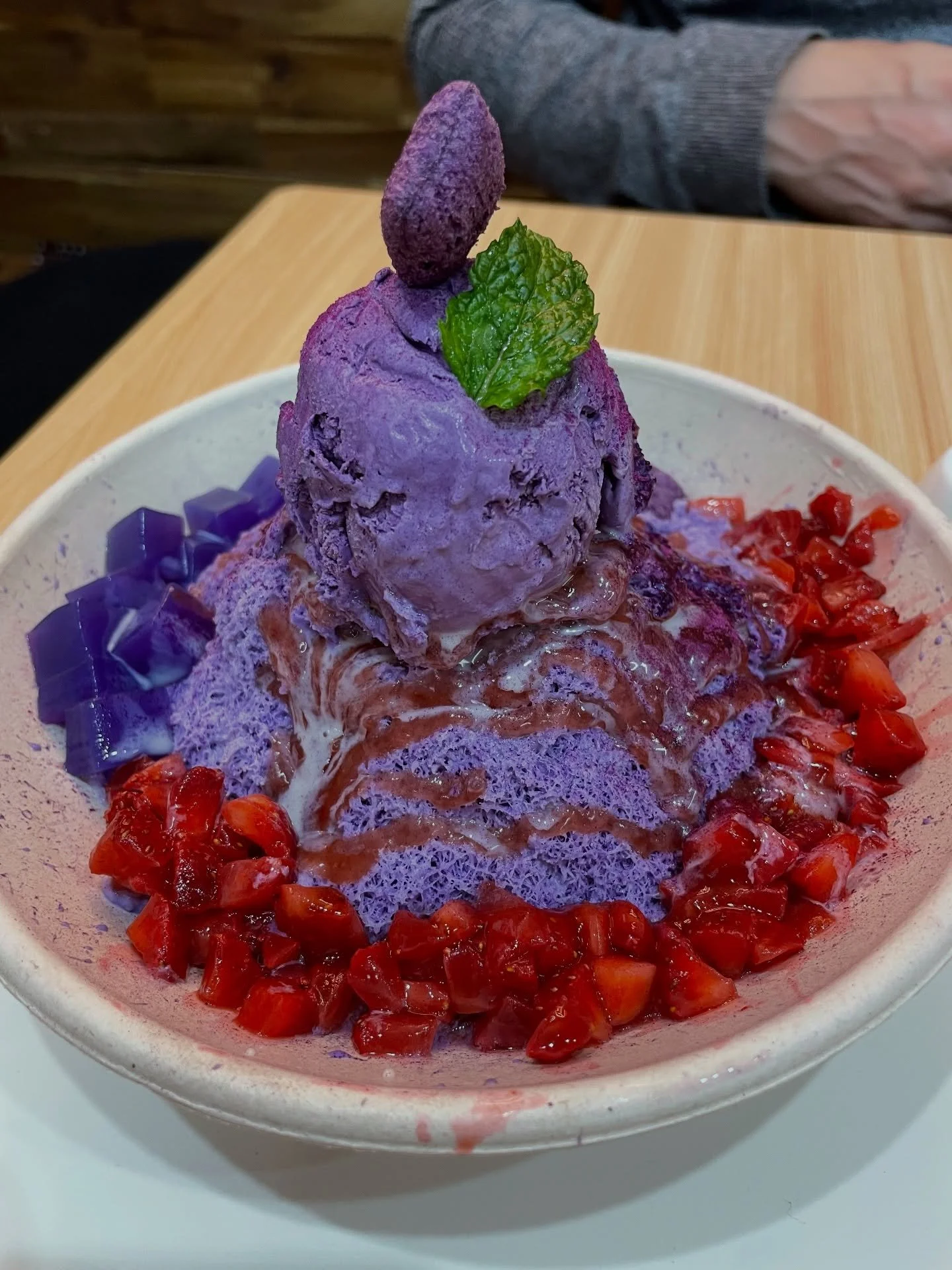 I love an evening mission to find dessert, but there&rsquo;s only so many times one can eat Duck Island. I am pleased to report a fantastic new dessert shop called @sugar.bae.dessert has popped up on the border between Parnell and Newmarket. They&rsq