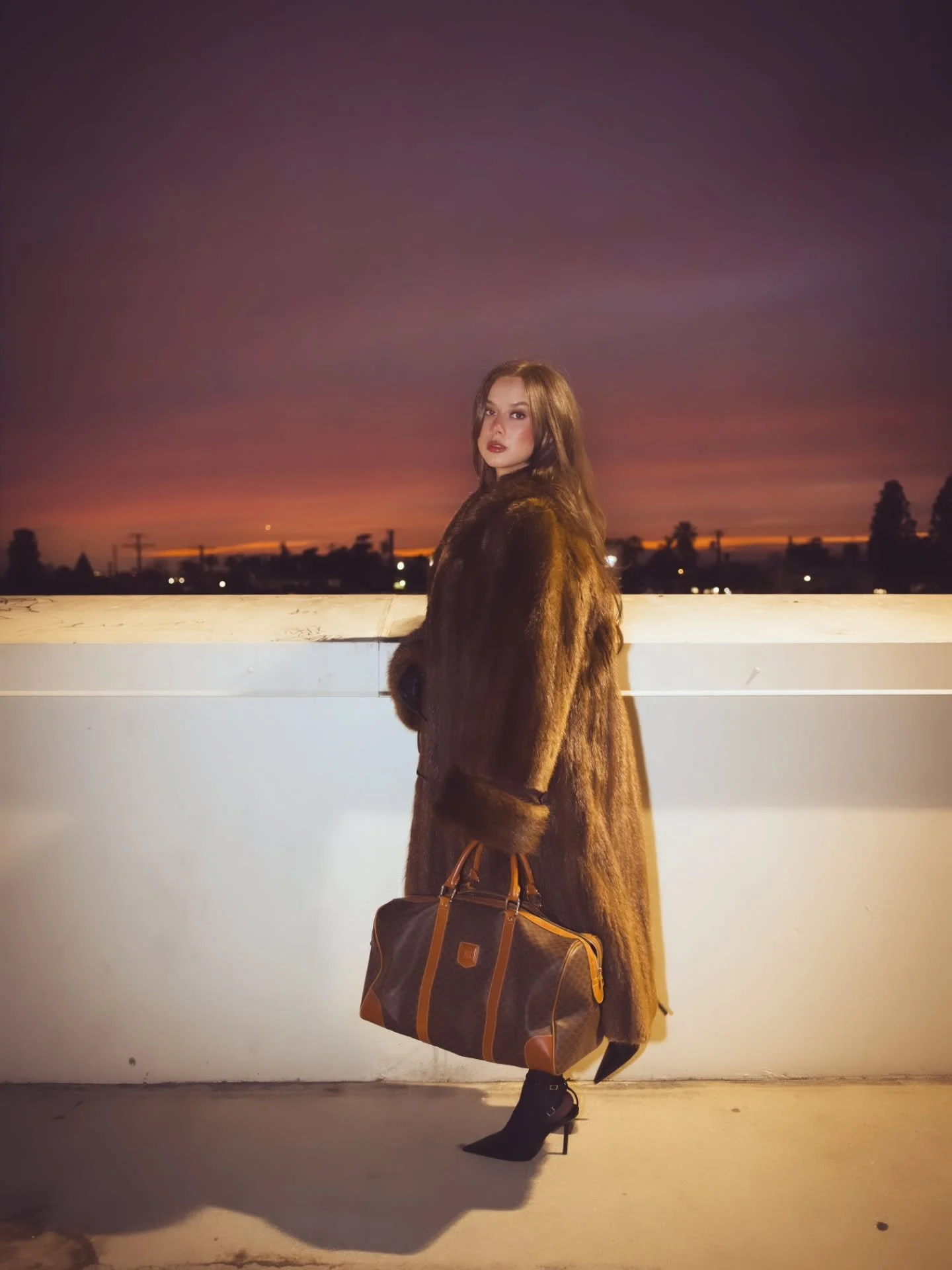 Ain't Nothing Changed 🌃
 in frame : @legitkenia
.
.
.
.
.
#laphotographer #portraitpage #portraitphotography #iephotographer