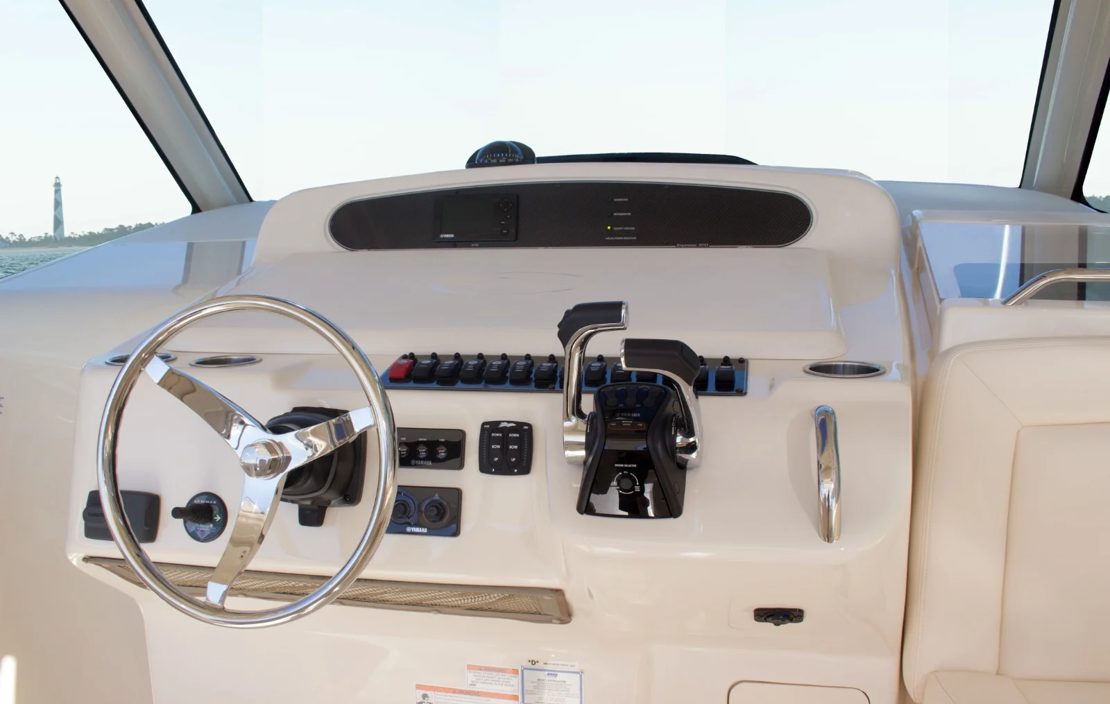 370_Helm (1).jpg