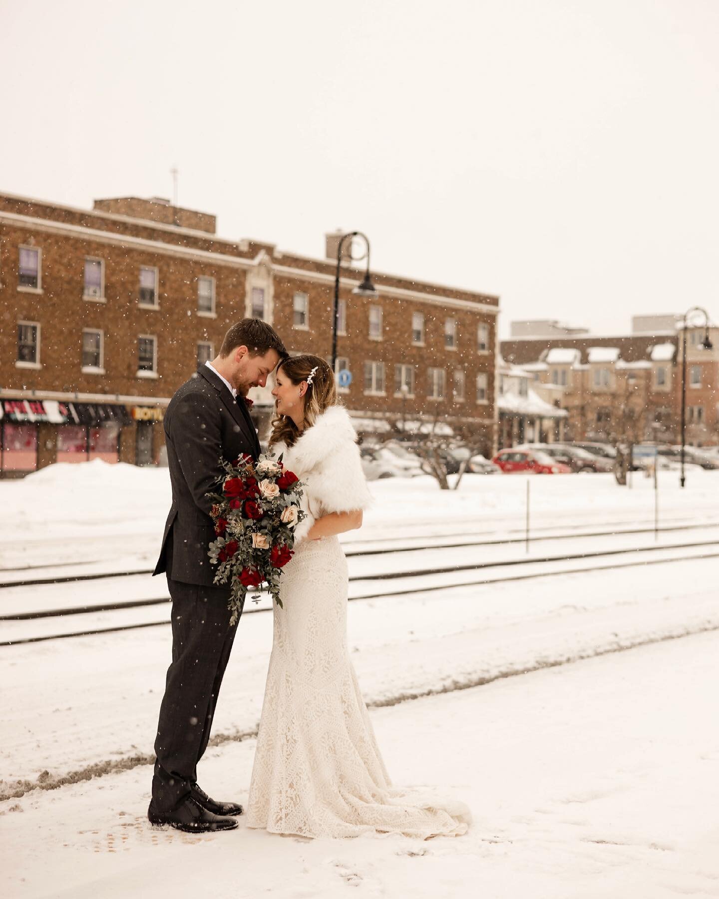 Looks like a winter wonderland if you ask me!❄️

Congratulations to Sarah and Joe who tied the knot just a few weeks ago - I&rsquo;ve known Sarah for over 8 years, I was apart of her first volleyball team she&rsquo;s ever coached, I&rsquo;m so gratef