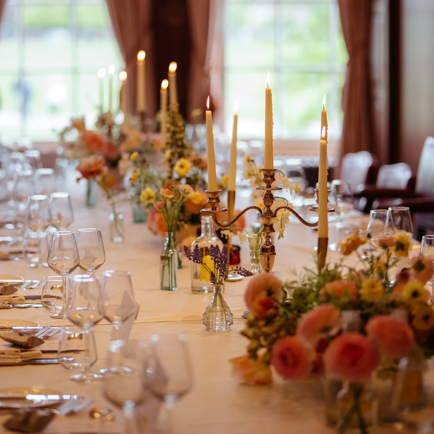I was very happy to receive these beautiful images by @alex_cossey_photography of a wedding I flowered for a few weeks back @university_arms - thank you C&amp;A and Alex! 
Event planning - @elle_eventsmgmt

#weddingflowers #cambridgeweddingflowers #c