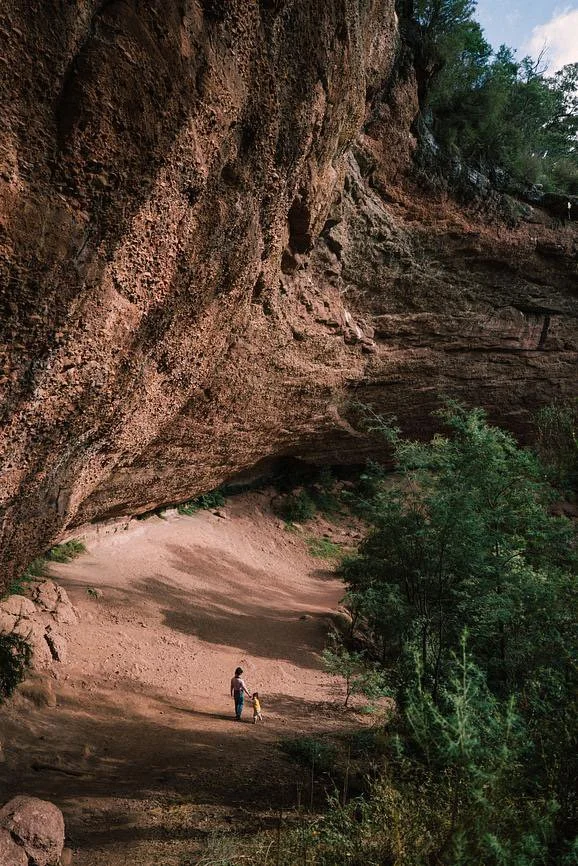 Sandstone cliffs and walking trail near Paradise Falls in the King Valley