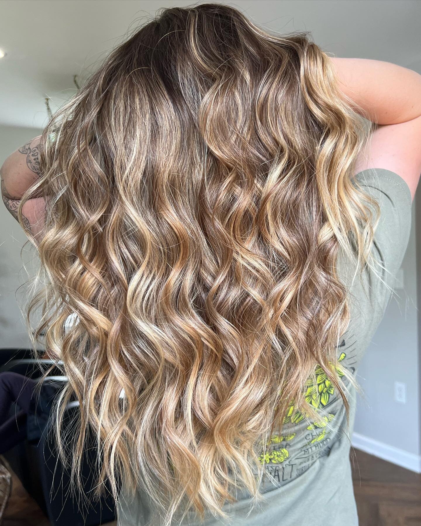 Is your hair summer ready?! 🌞 

#518hair #518salon #518 #theshopon7 #shoplife #lathamny #albanyny #balayage #honeyblonde #notonerneeded #nisky #handpainted #customcolor