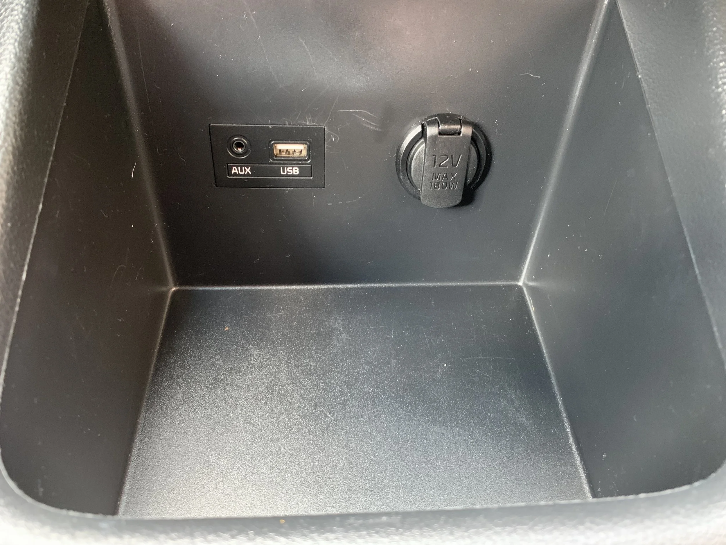 2017 Kia Forte USB.jpg