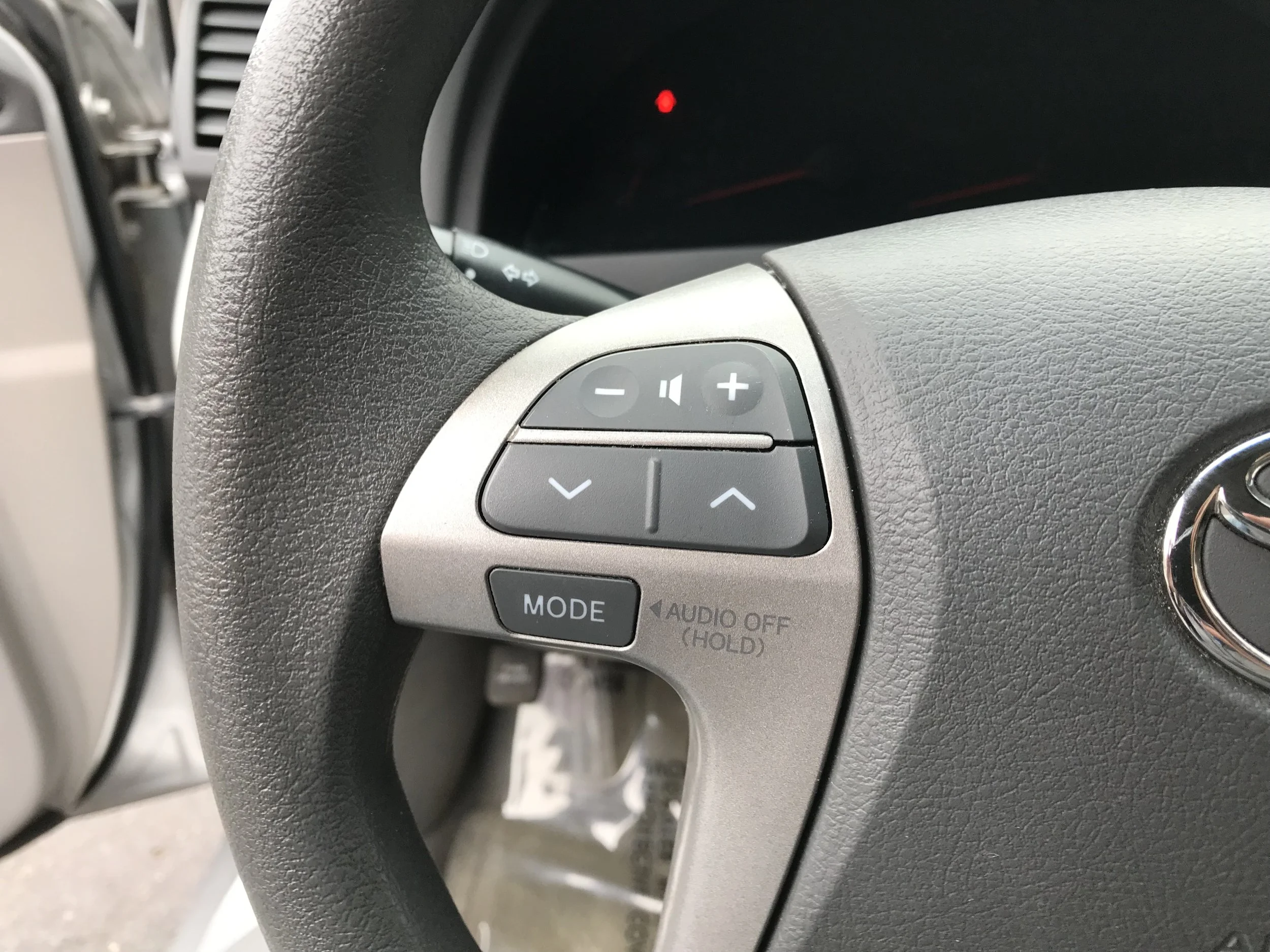 08 Camry Steering Wheel Controls.jpg