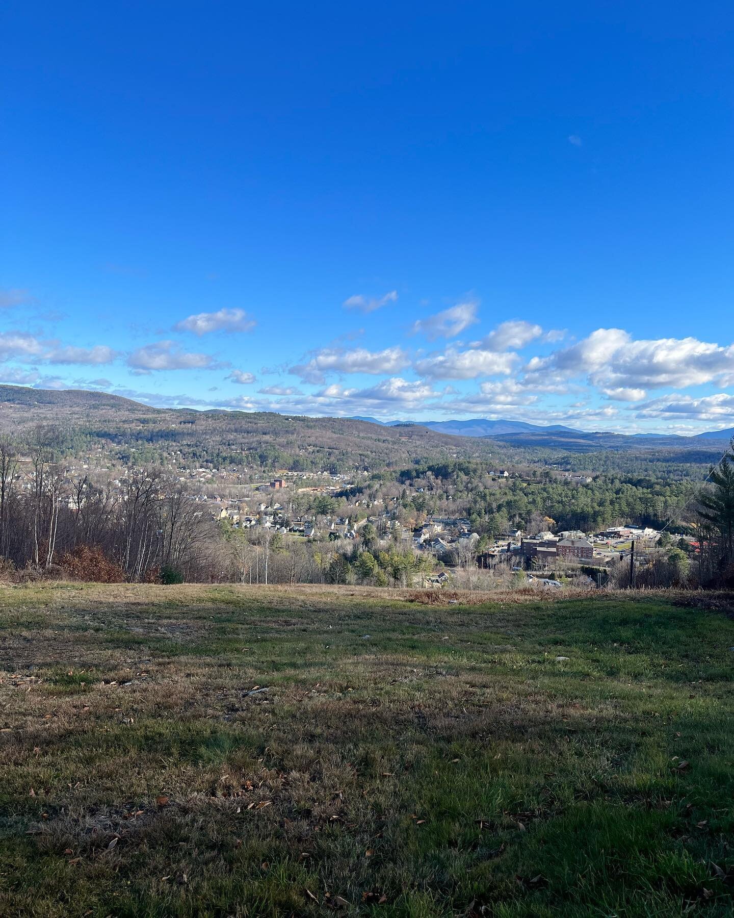 Finally feels like fall. Beautiful day to get the rope tow inspected! Good news, it passed! Now all we need is some snow. ❄️

Enjoy the day and get out and vote! 

#ropetow #laptherope #skinh #littletonnh #supportlocal