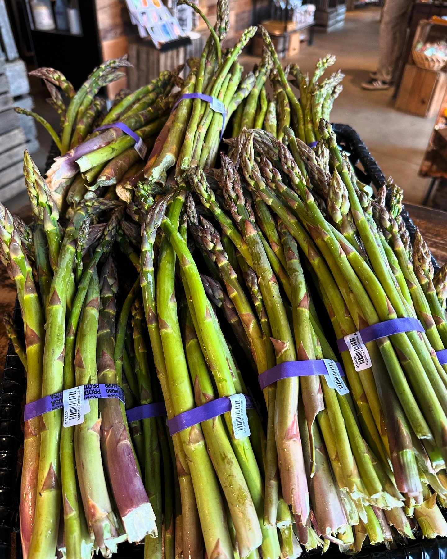 Guess what just arrived?!?!#asparagus #michiganasparagus #kapnickorchards #chelseamichigan #tastethelocalfifference #michiganfarmers #michiganfarmersmarket #puremichigan #eatyourveggies #5healthytowns #locavore #ChelseaMI #dextermichigan #stockbridge