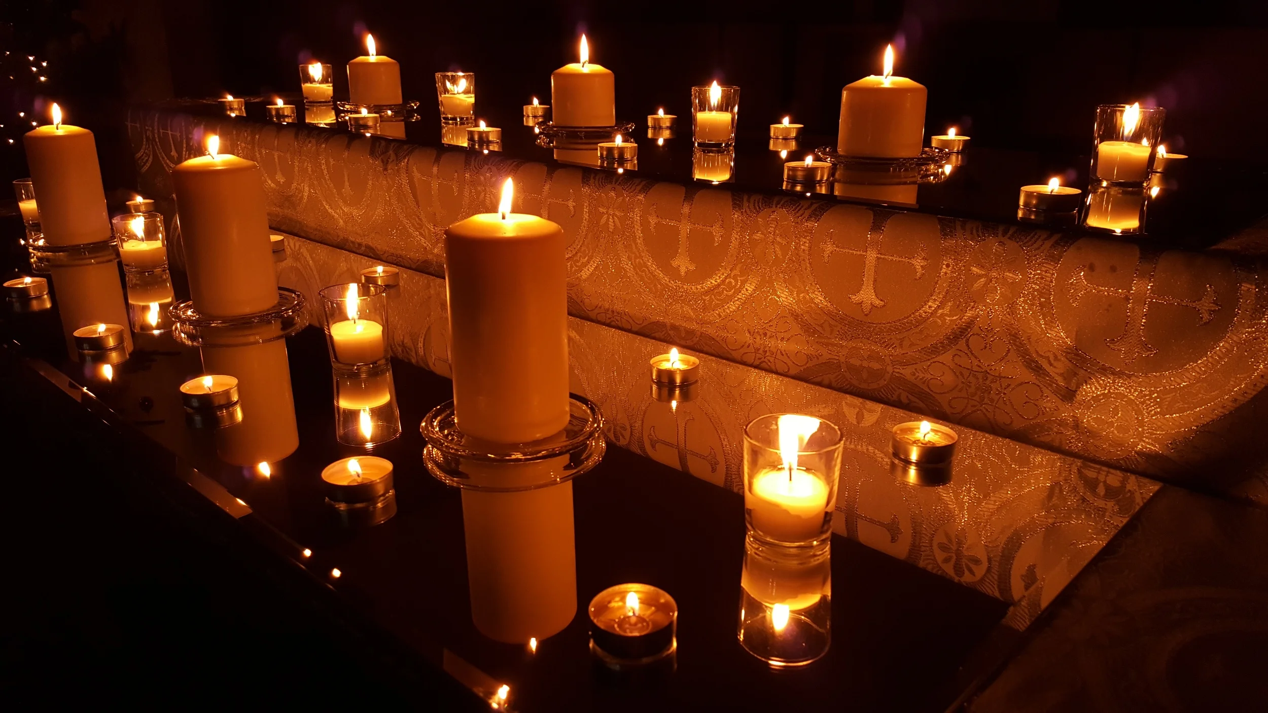 Silent Night, Holy Night; Candelight Candles