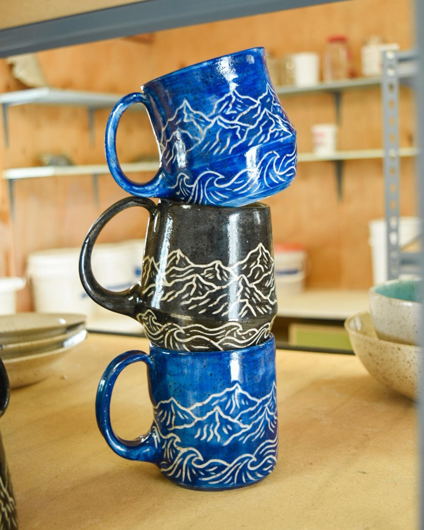 A few from the last batch in the Utah backyard pottery studio ✨💛