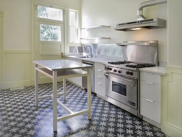 10 years ago, we installed this cement tile into this San Francisco home. We think it&rsquo;s stylistically holding its own, what do you think?⁣⁣⁣
⁣⁣⁣
⁣&laquo;⁣⁣⁣⁣⁣⁣⁣⁣⁣⁣
The owner of this rental home still receives many compliments on the kitchen.⁣
E