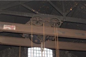 Hand operated bridge crane