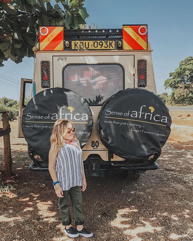 just doing safari things 🚙 why isn&rsquo;t there a jeep emoji?? 😓
.
.
.
. 
#blogger #travel #travelblogger #wheelchairtravel #accessiblevacations #accessibletravel #travelphotography #photooftheday #safari #africansafari #iphone #iphonephotography 