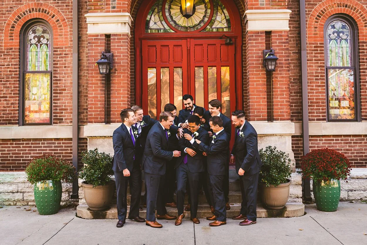 How much do couples spend on a wedding in Indianapolis-Carmel-Anderson, IN - (Metropolitan Area)? The average wedding cost in 2018 was $26,266