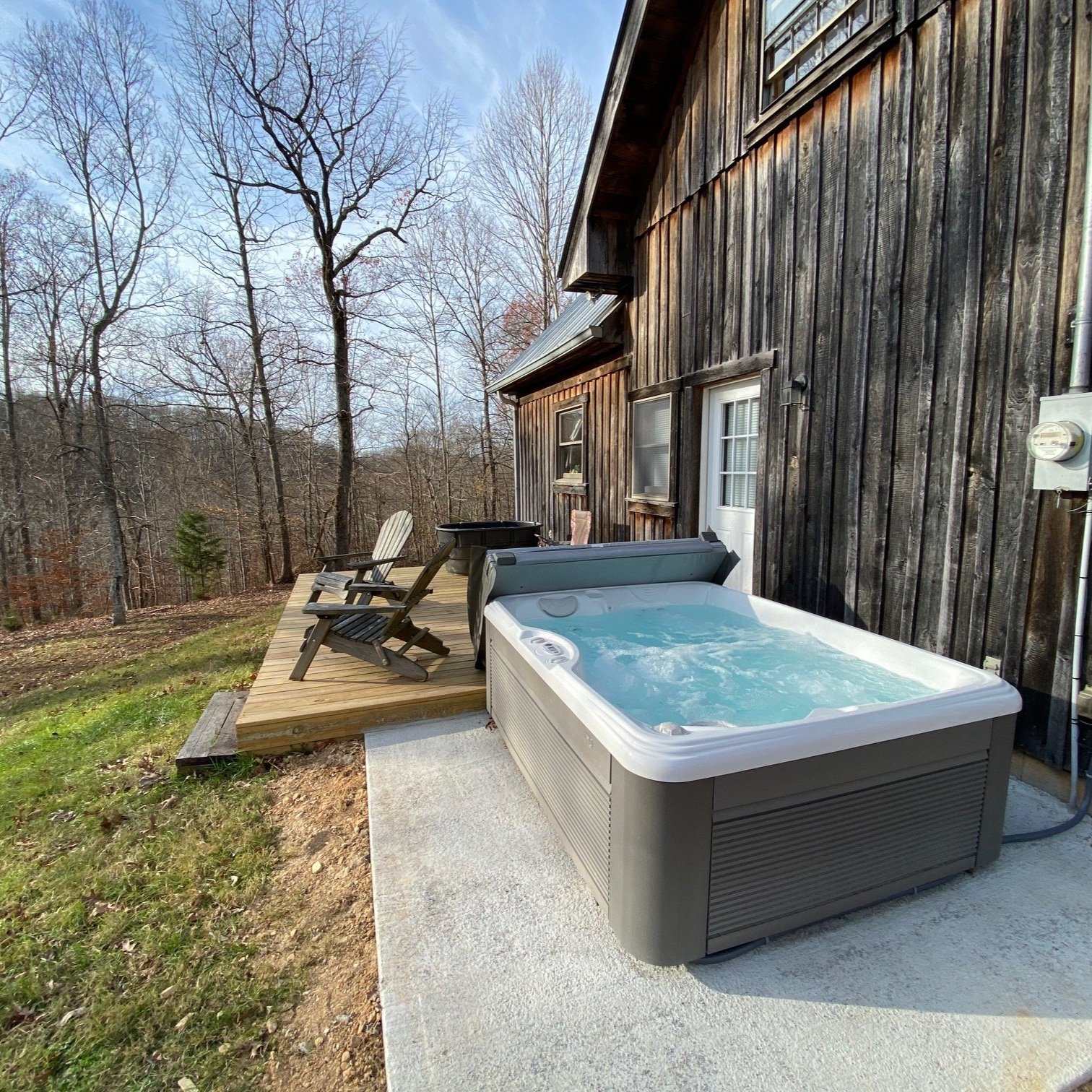 LS_A+hot+tub+with+chairs.jpg