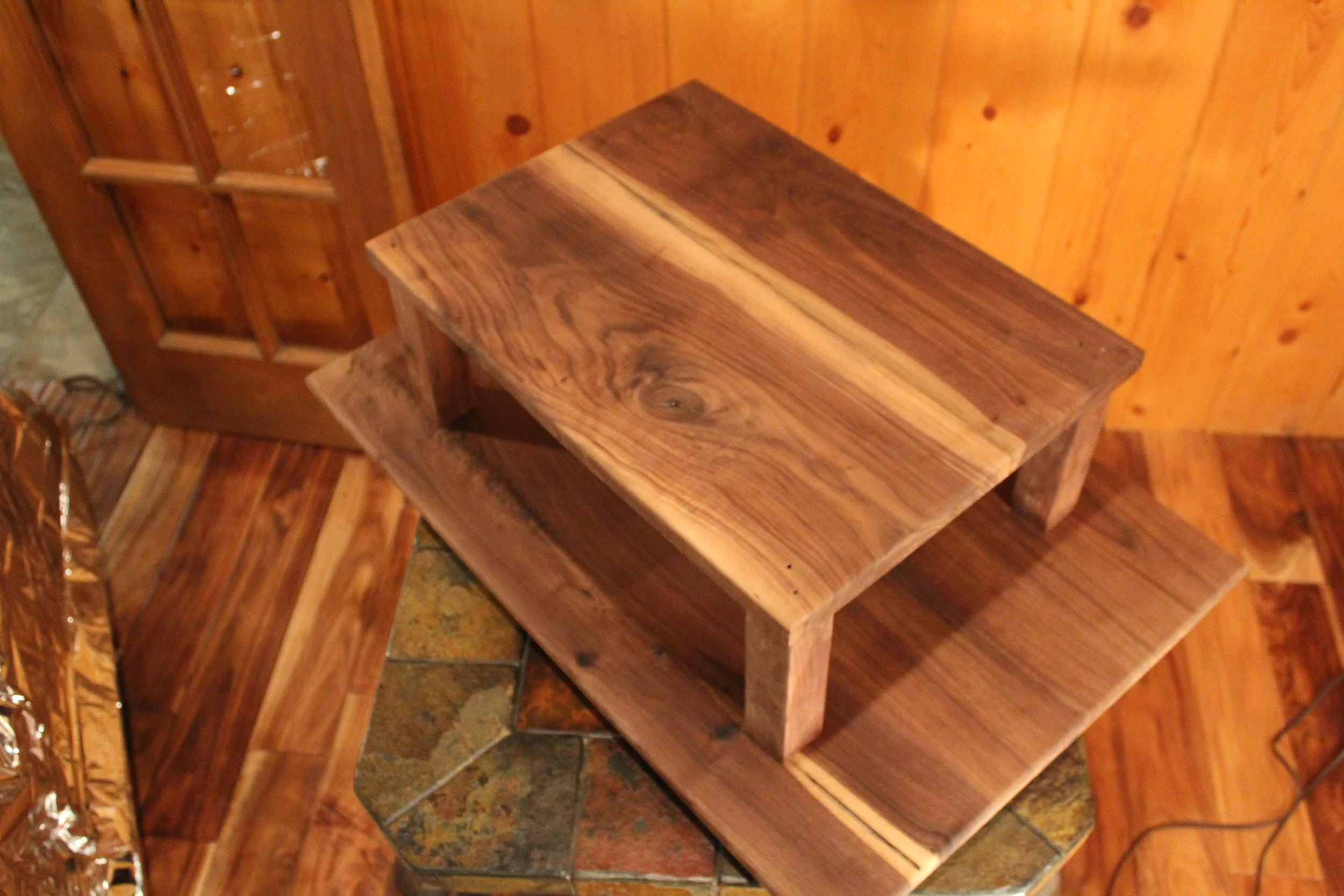 walnut wedding cake display