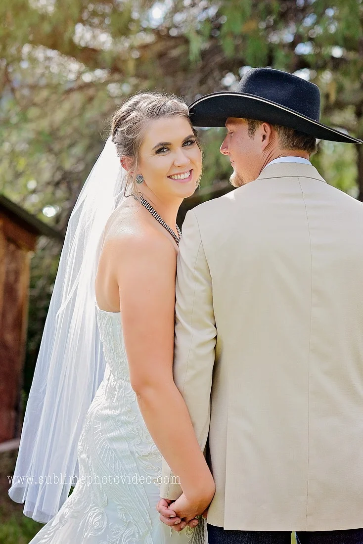 Stunning Western Bride and Groom