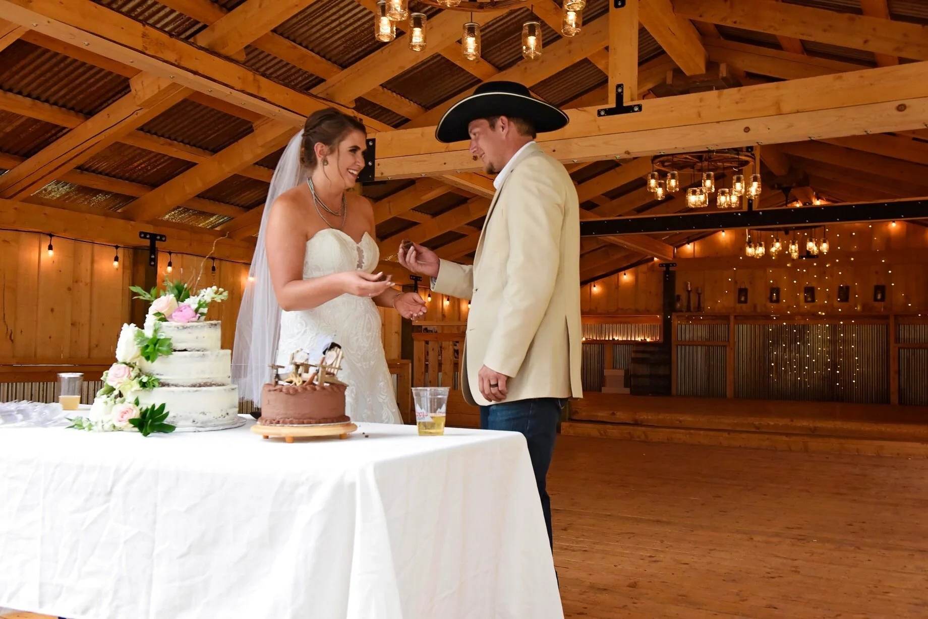 Western Wedding cake Cutting 