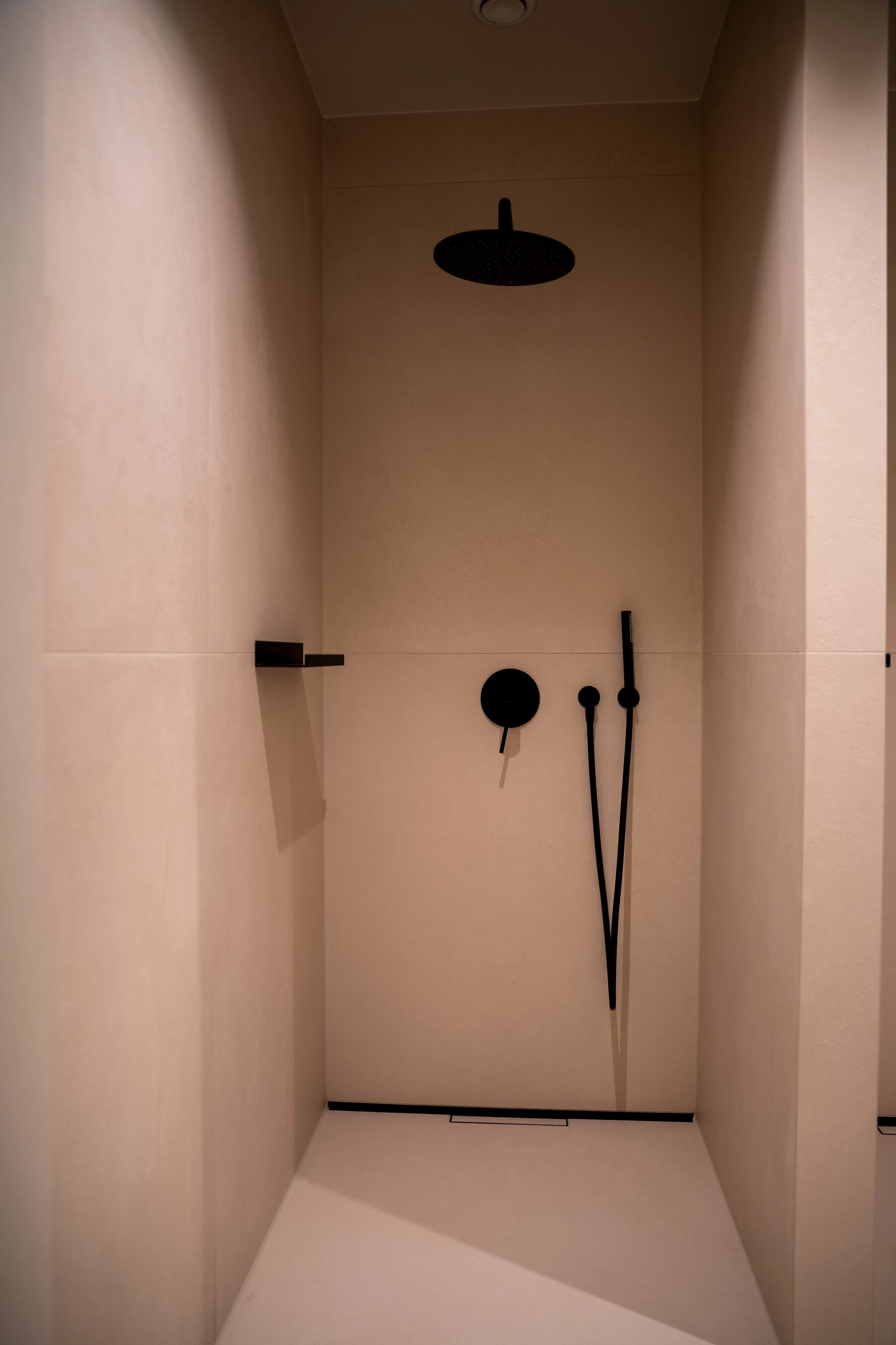 2025-05-21-yoga studio one Raumfotos 23.jpg